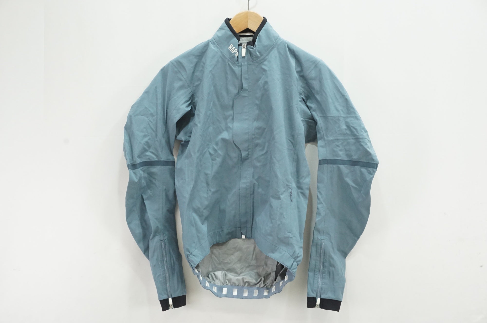 RAPHA 「ラファ」 PRO TEAM RACE CAPE Sサイズ ジャケット / 大宮店