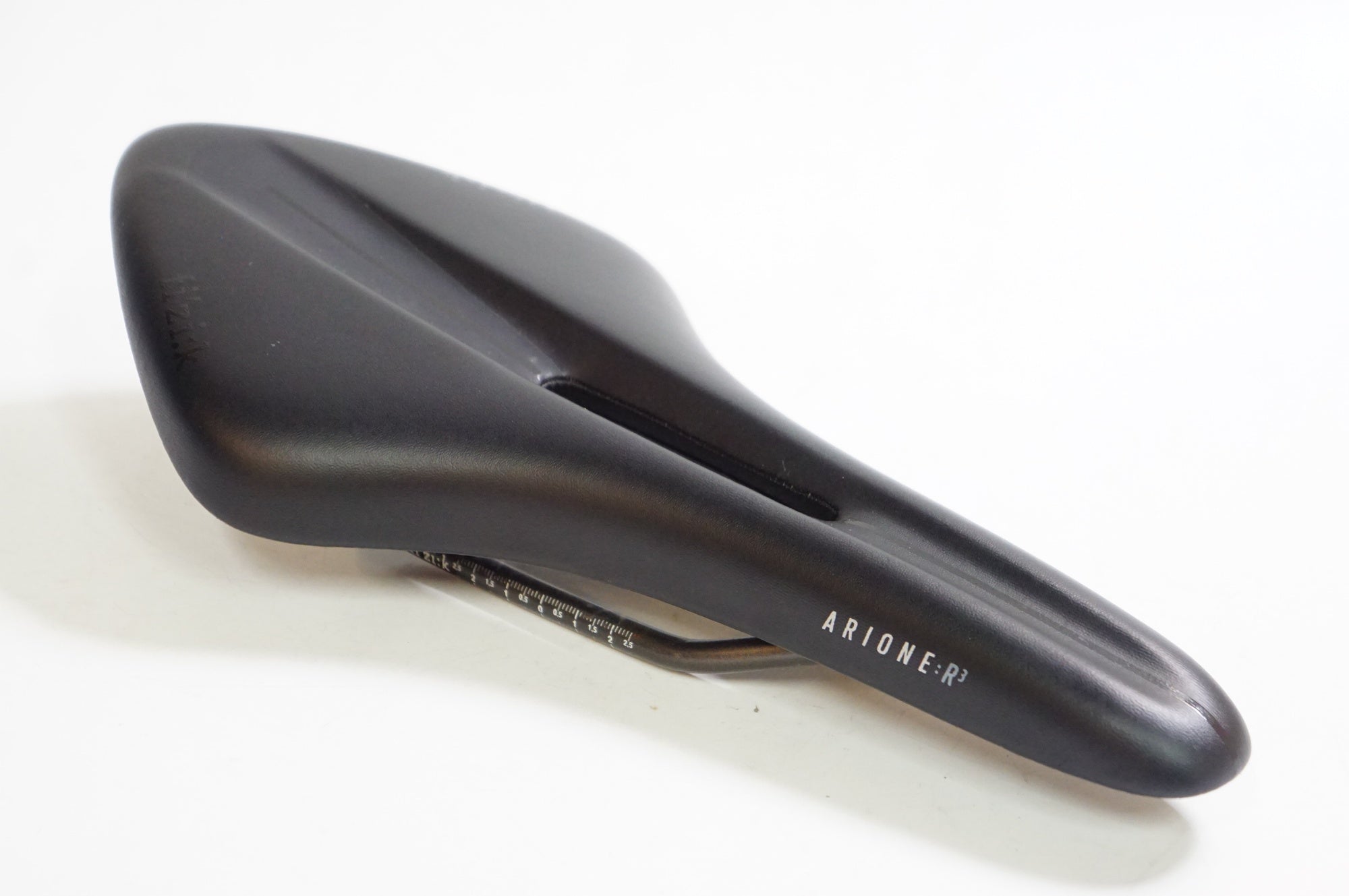 FIZIK 「フィジーク」 ARIONE R3 OPEN サドル / 熊谷本店