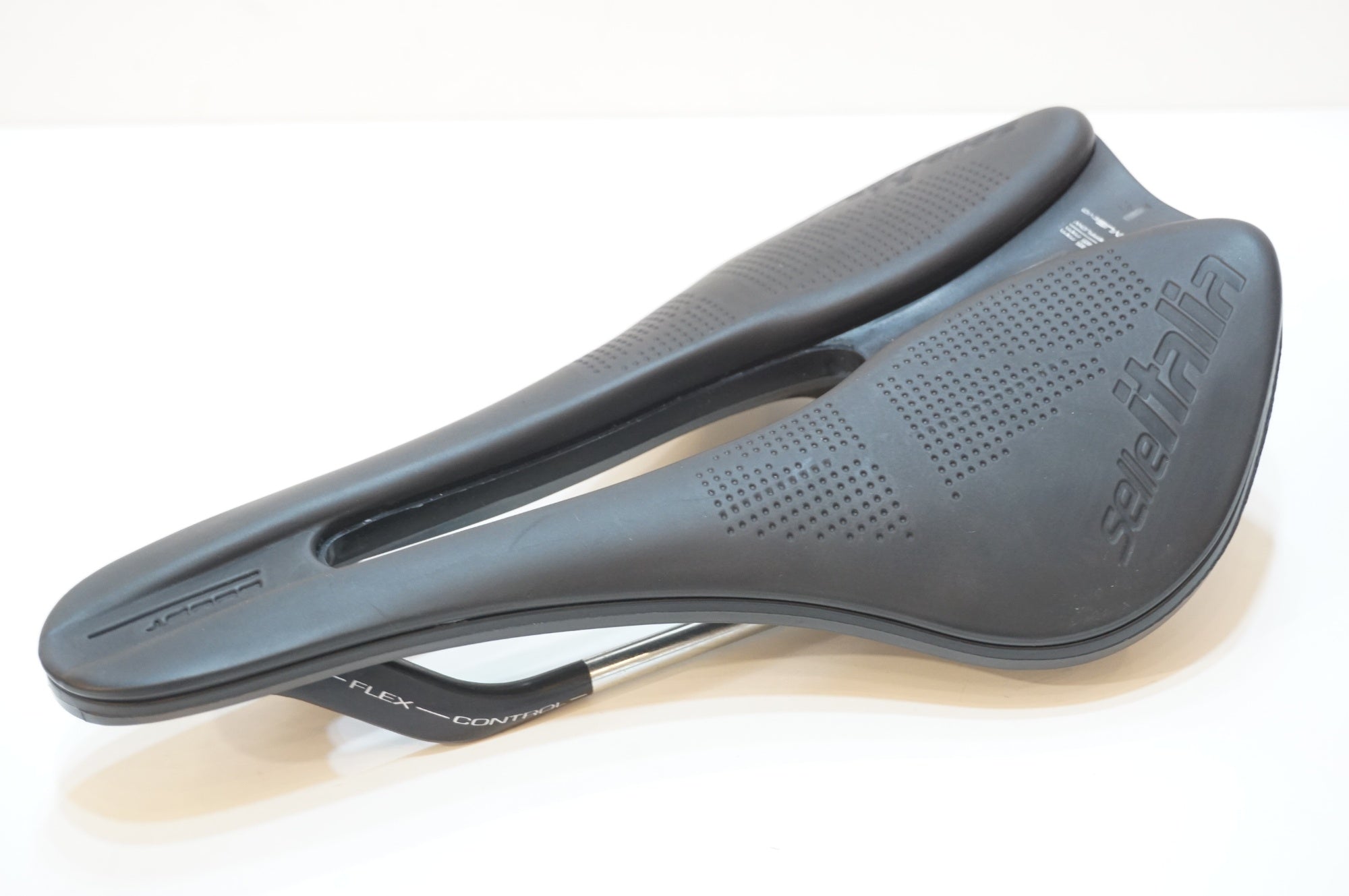 SELLE ITALIA 「セライタリア」 NOVUS BOOST EVO サドル/ 浦和ベース