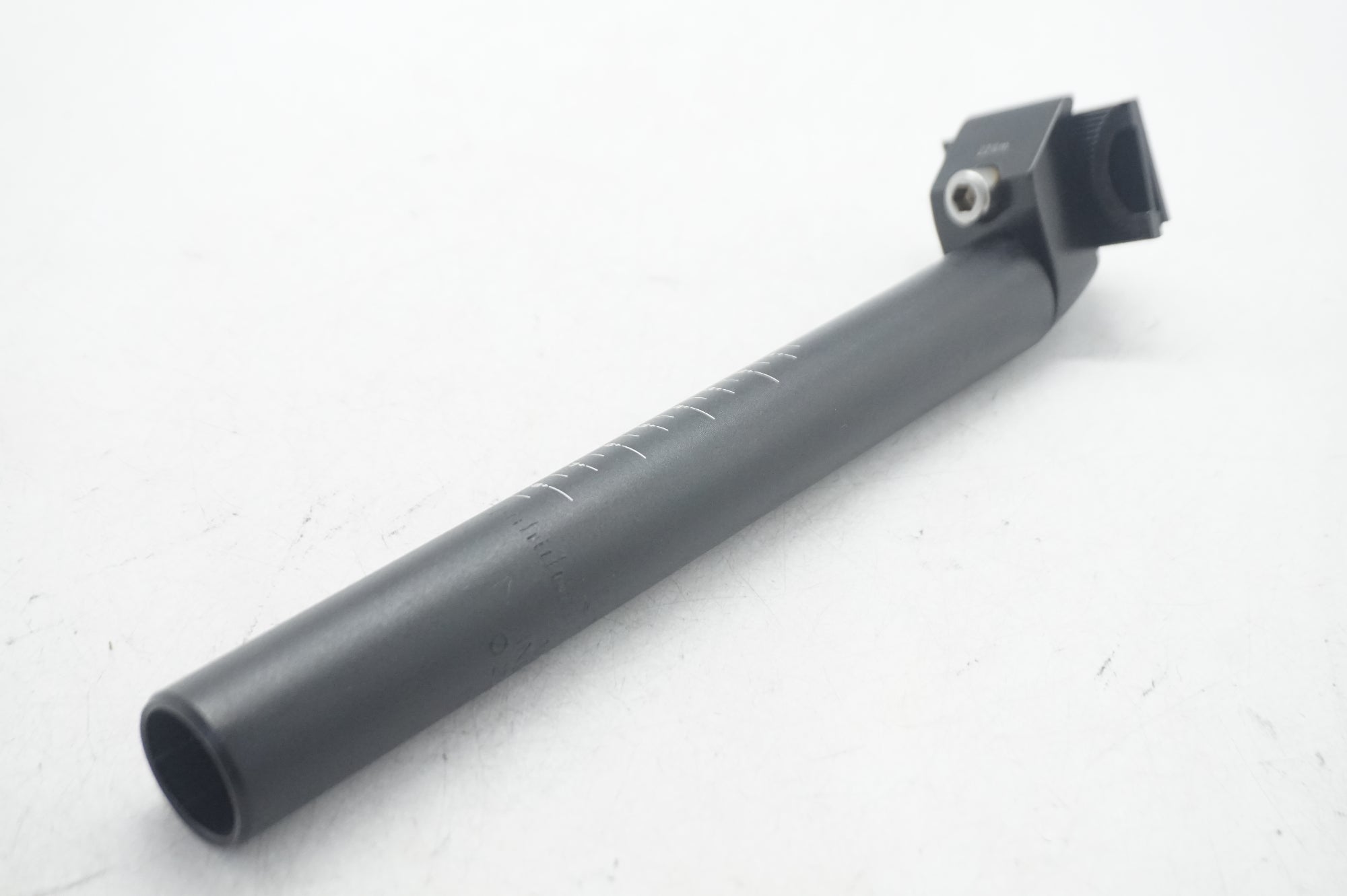 UNO 「ウノ」 φ27.2 250mm シートポスト / 大阪門真店