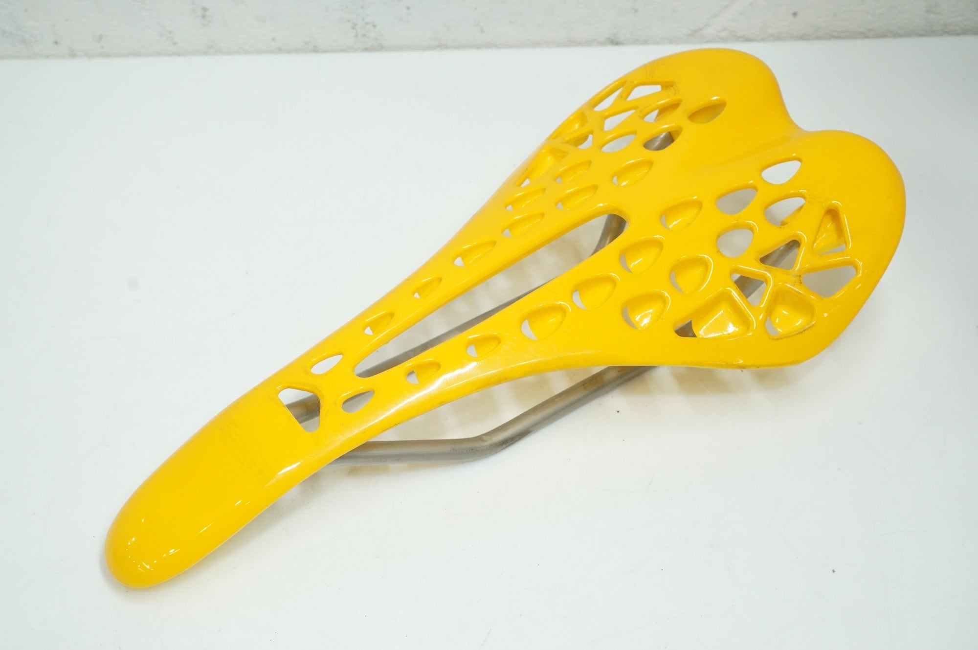 EVEDIO 「エヴァディオ」 AIR-FIT CR-MO 171g サドル / 大宮店