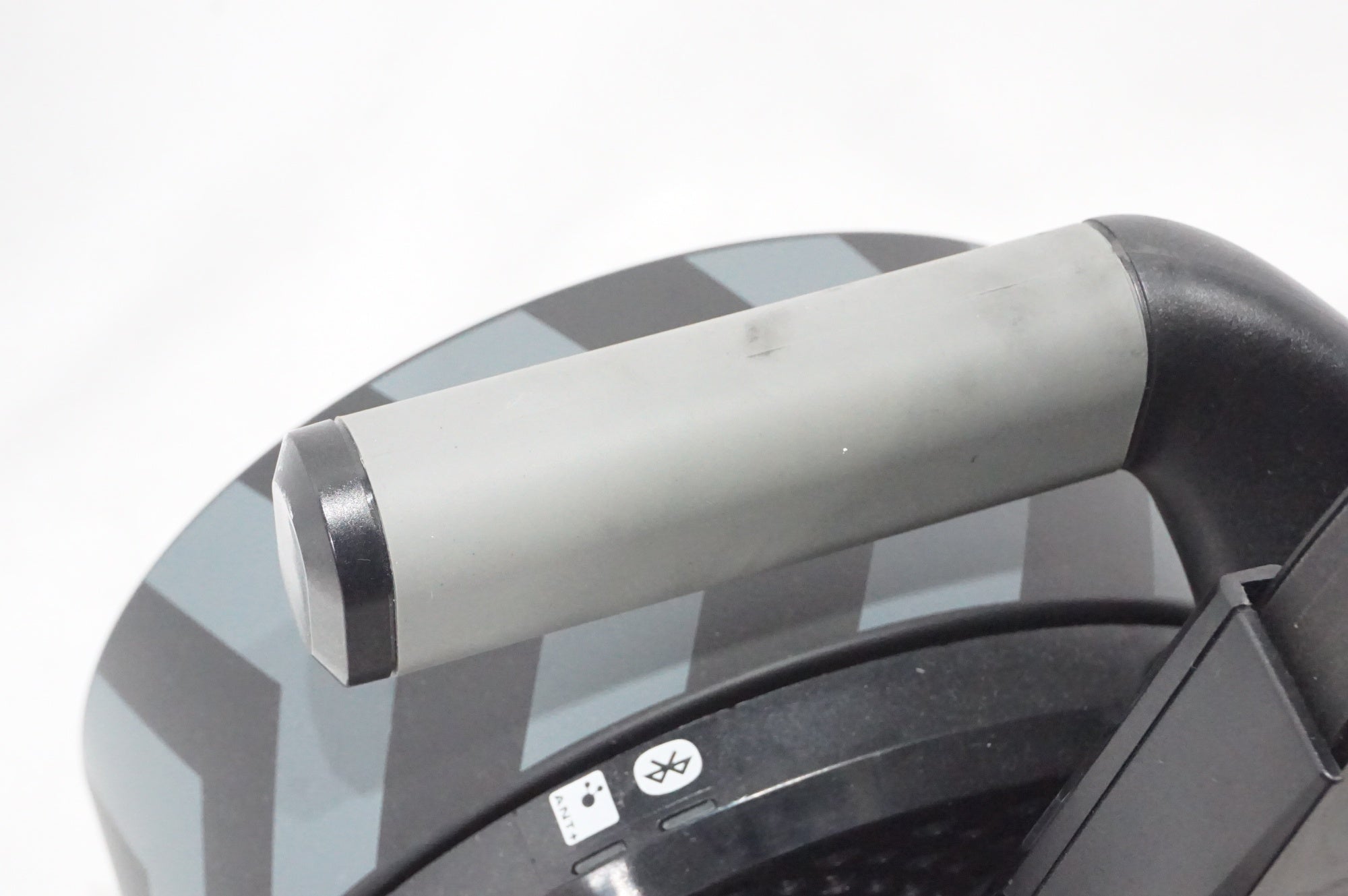 WAHOO 「ワフー」 KICKR V4 WF113 スマートトレーナー / AKIBA店