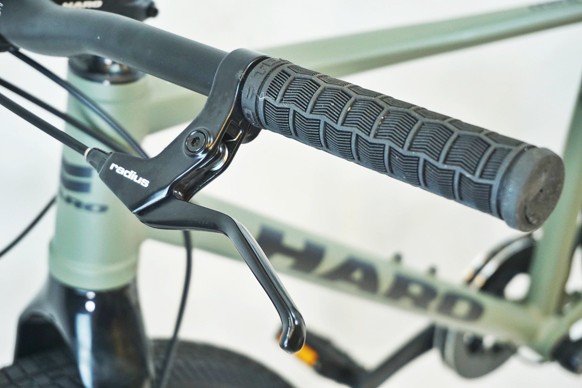 HARO 「ハロー」 BEASLEY27.5 2024年モデル 27.5インチ クロスバイク / 有明ガーデン店