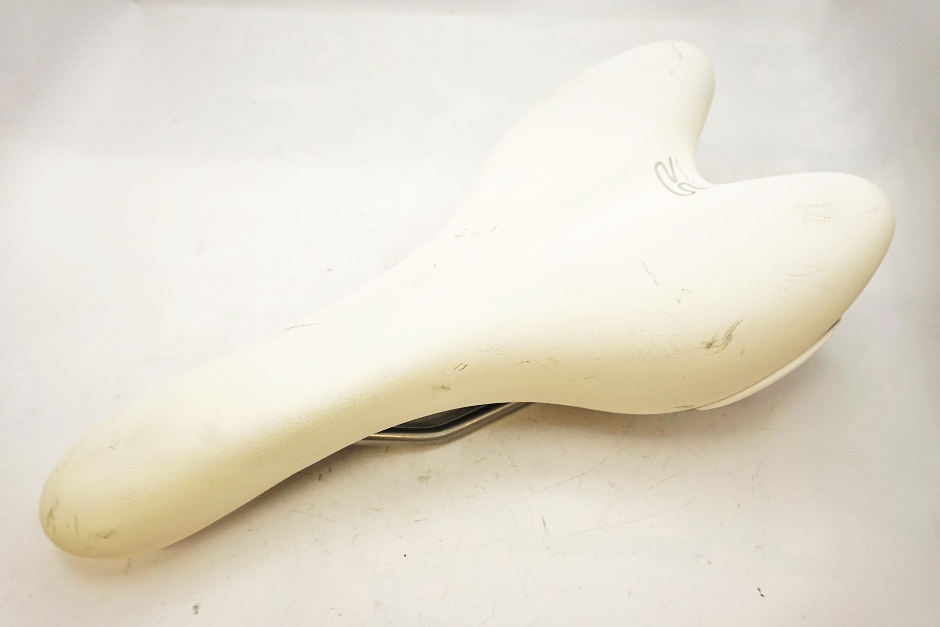 SELLE ROYAL 「セラロイヤル」 VIPER サドル / 有明ガーデン店