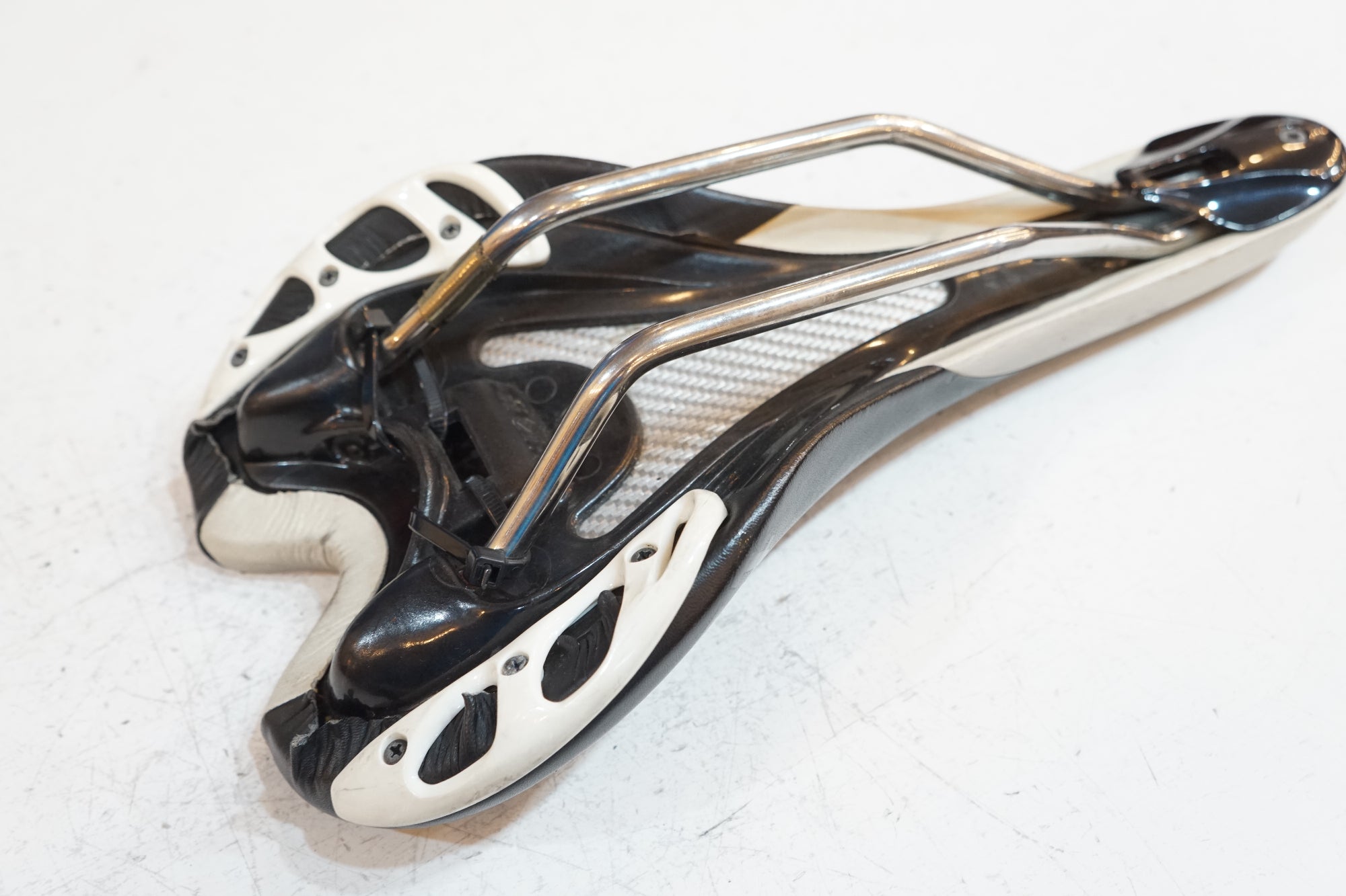 FIZIK 「フィジーク」 ALIANTE サドル / バイチャリ浦和ベース