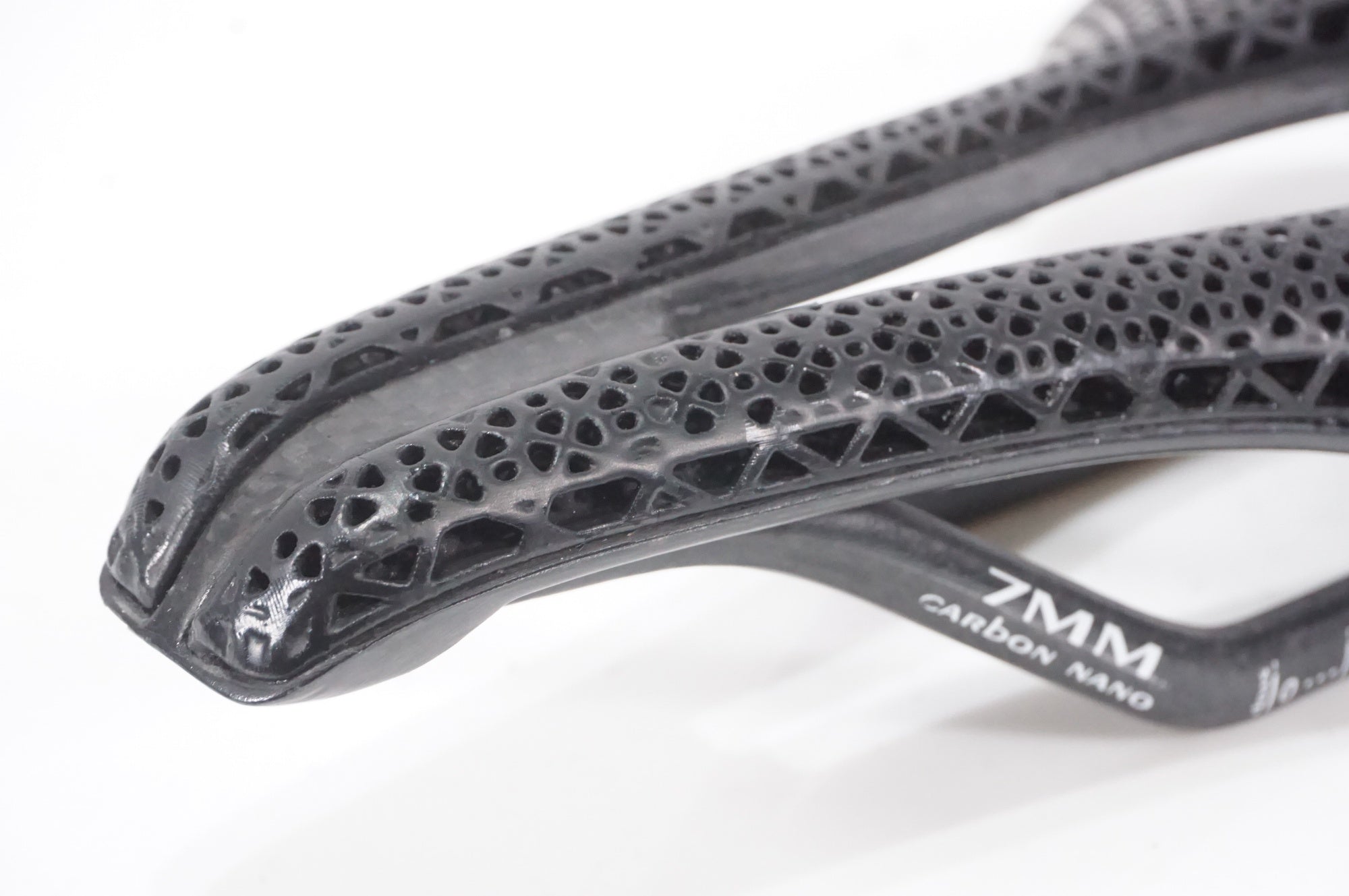 TNI 「ティーエヌアイ」 3D PRINTING 2 カーボンレールサドル / AKIBA