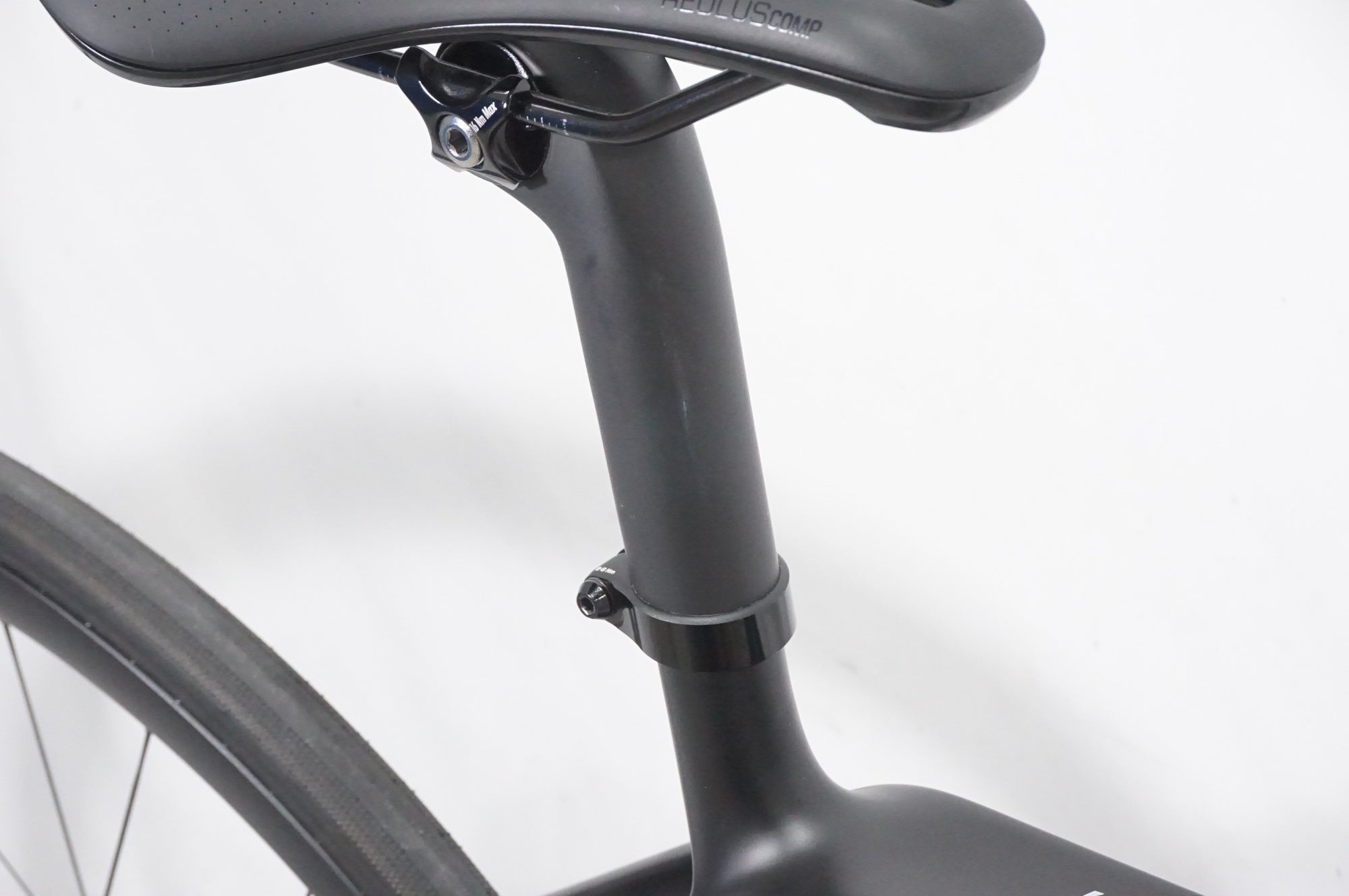 TREK 「トレック」 EMONDA SL7 2024年モデル ロードバイク / AKIBA店