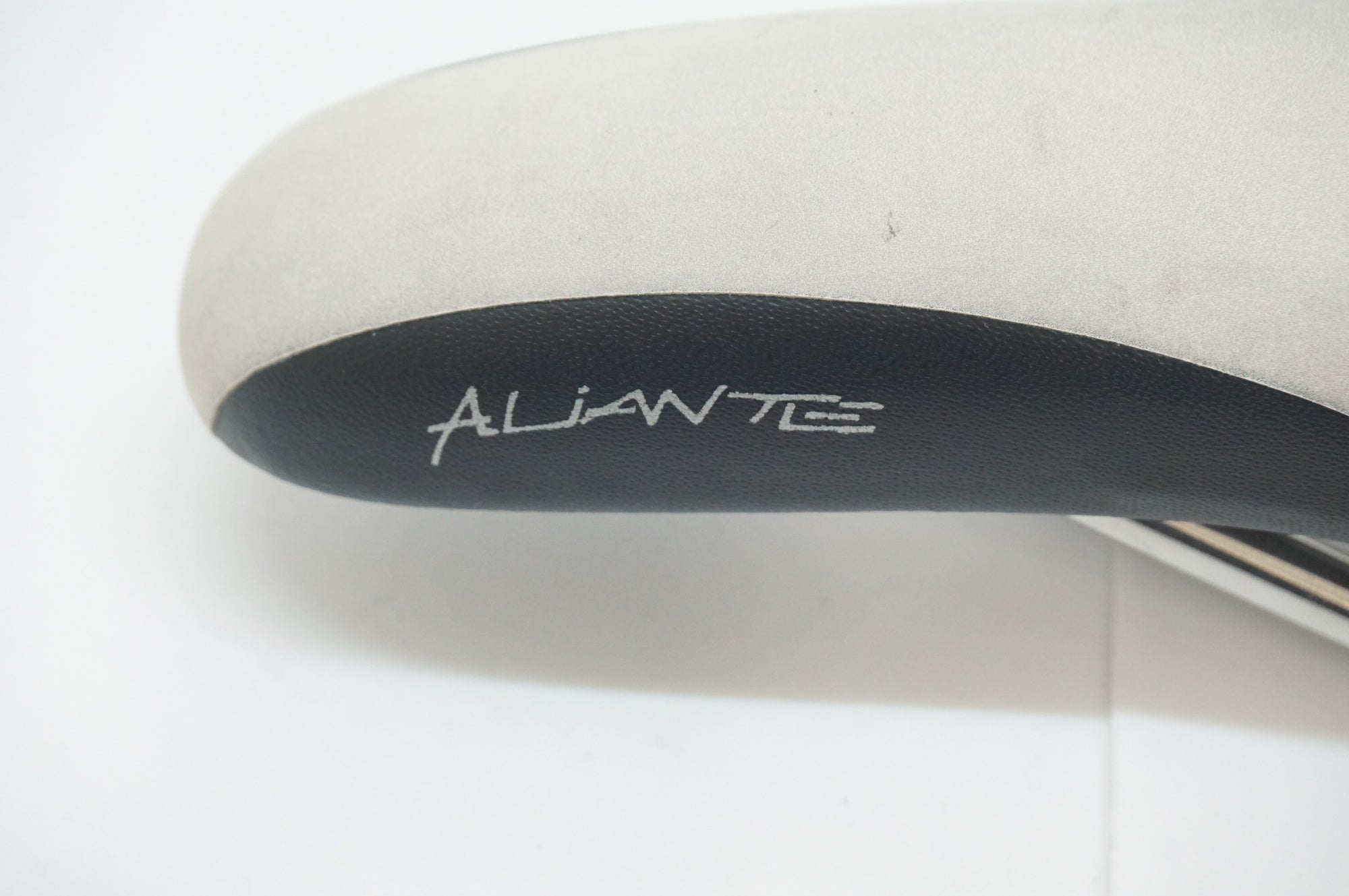 FIZIK 「フィジーク」 ALIANTE サドル / 福岡店 ｜ バイチャリ公式