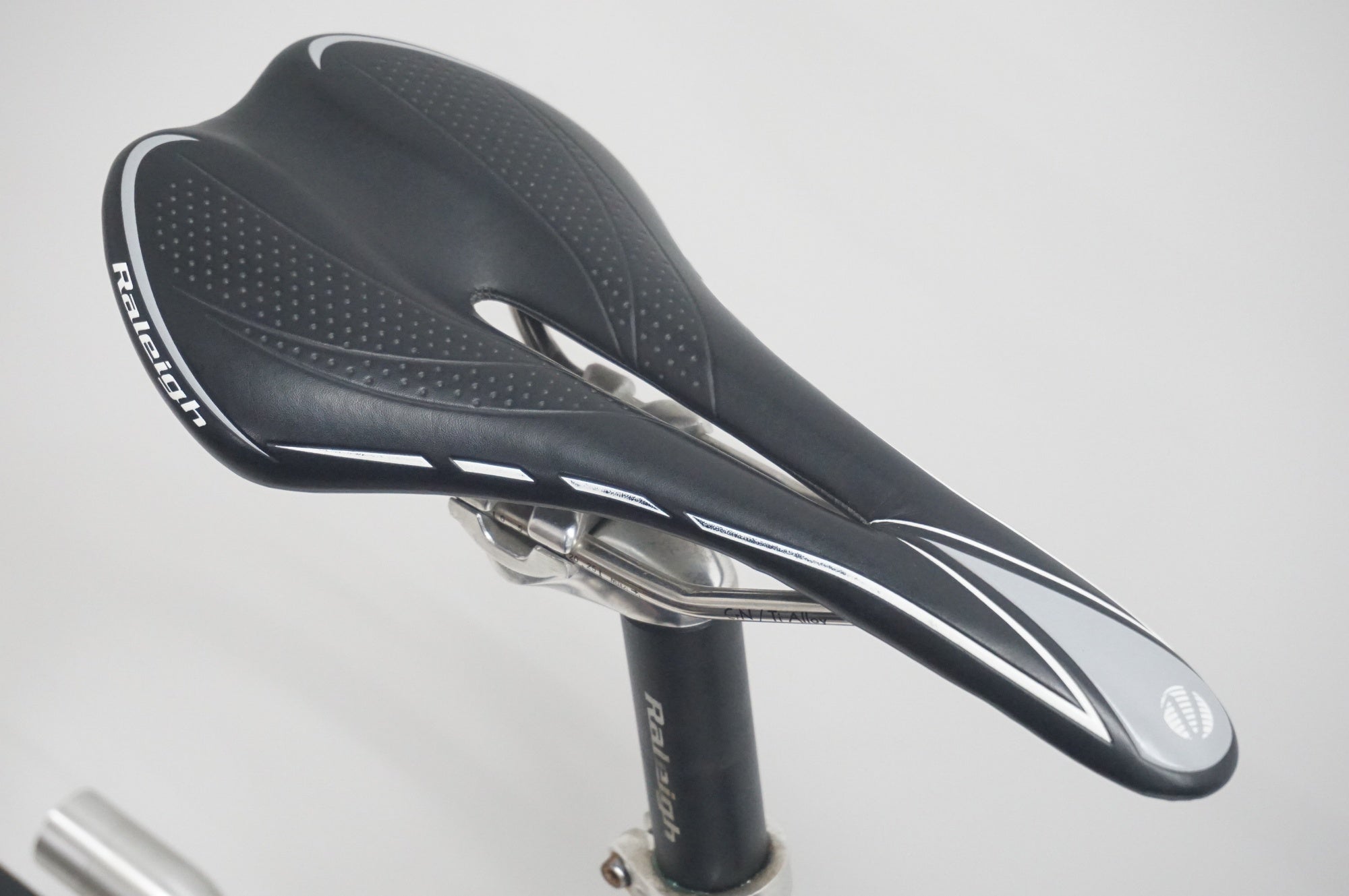 中古 RALEIGH 2018年モデル フラッグシップモデル RALEIGH RSC ラレー ミニベロロードバイク RSC(RSWカールトン) 2018年モデル