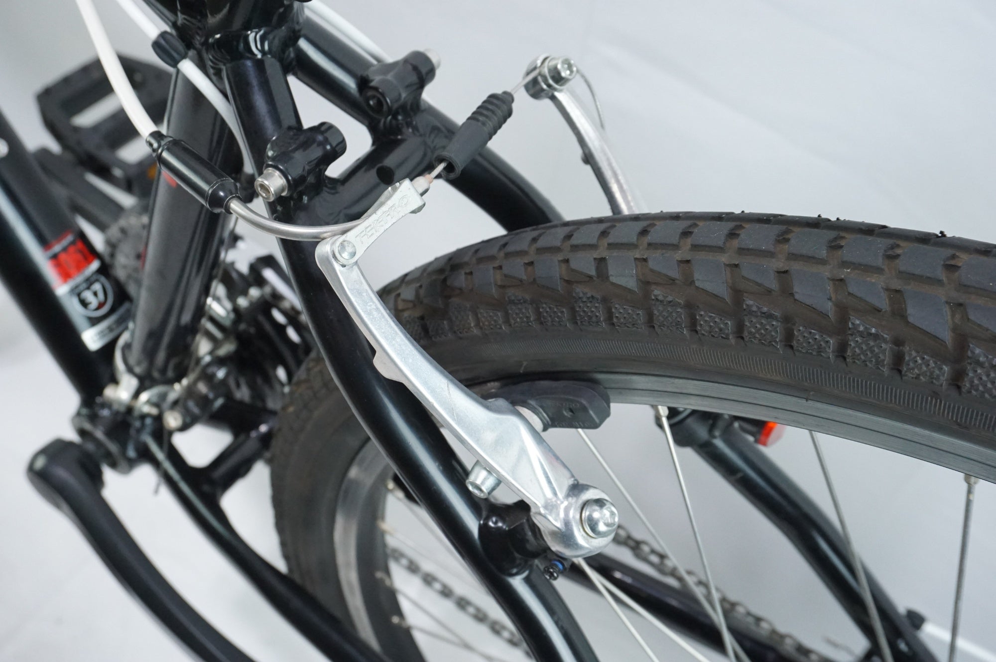 中古自転車４０００　前後タイヤ新品！　２０１７年モデル　ルイガノ　LGS-FIVE　２６インチ　３×７段ギヤ　アルミフレーム　フロントサスペンション　ワイヤー錠　ライトは付属していません　フレームサイズ４７０㎜　身長１７０から１８５㎝ LOUIS GARNEAU 「ルイガノ」 LGS-FIVE 2017年モデル マウンテンバイク
