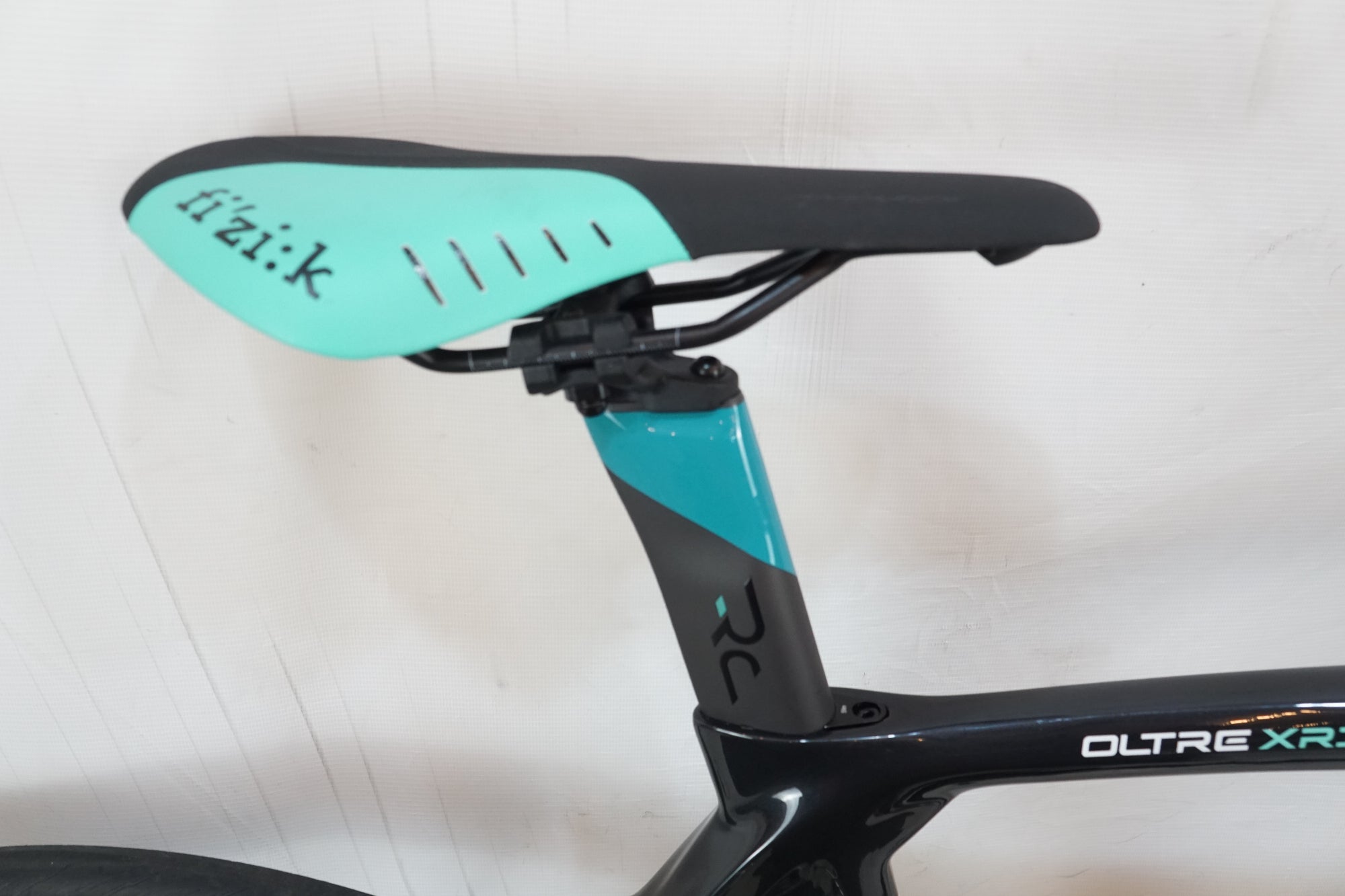BIANCHI 「ビアンキ」 OLTRE XR3 DISC 105 2022年モデル ロードバイク / バイチャリ浦和ベース
