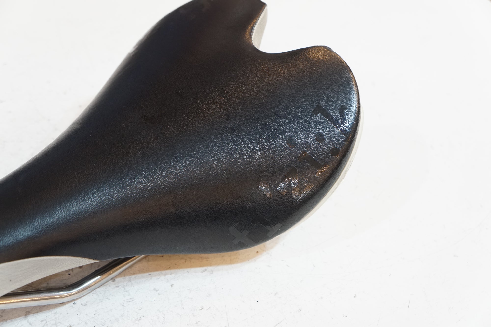 FIZIK 「フィジーク」 ALIANTE サドル / バイチャリ浦和ベース