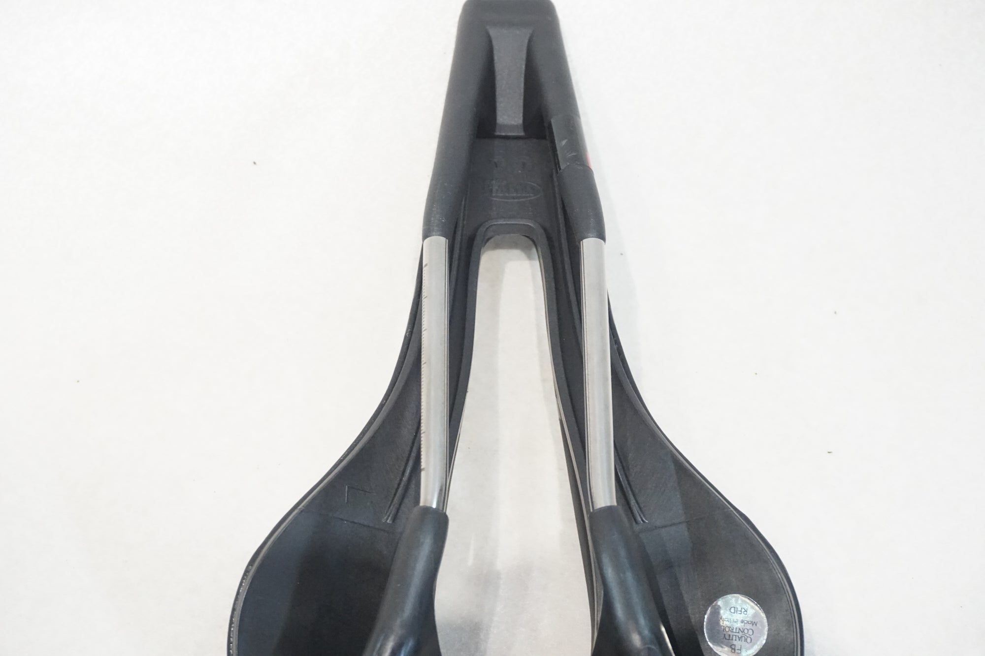 SELLE ITALIA 「セライタリア」 SP-01 チタンレール サドル / 横浜戸塚店