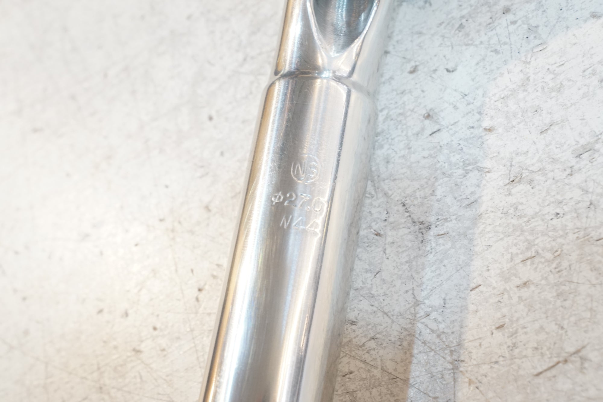 NITTO 「ニットー」 NJS SP72-W44 NJS φ27.0 210mm シートポスト