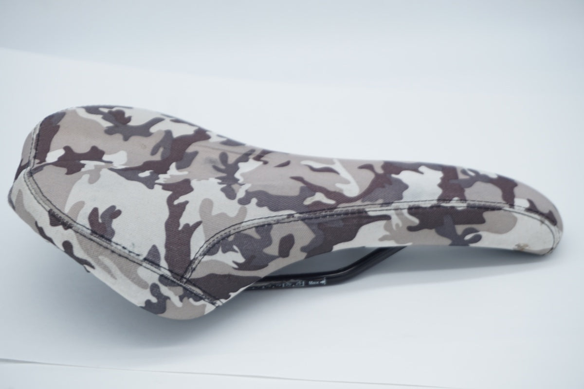 VELO 「ベロ」 サドル / 滋賀大津店