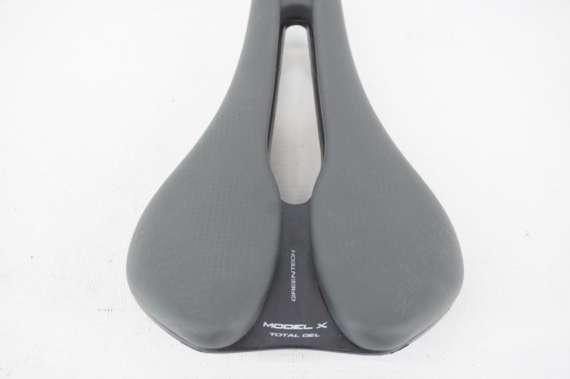 SELLE ITALIA 「セライタリア」 MODEL X COMFORT+ SUPERFLOW サドル / 阪急塚口店
