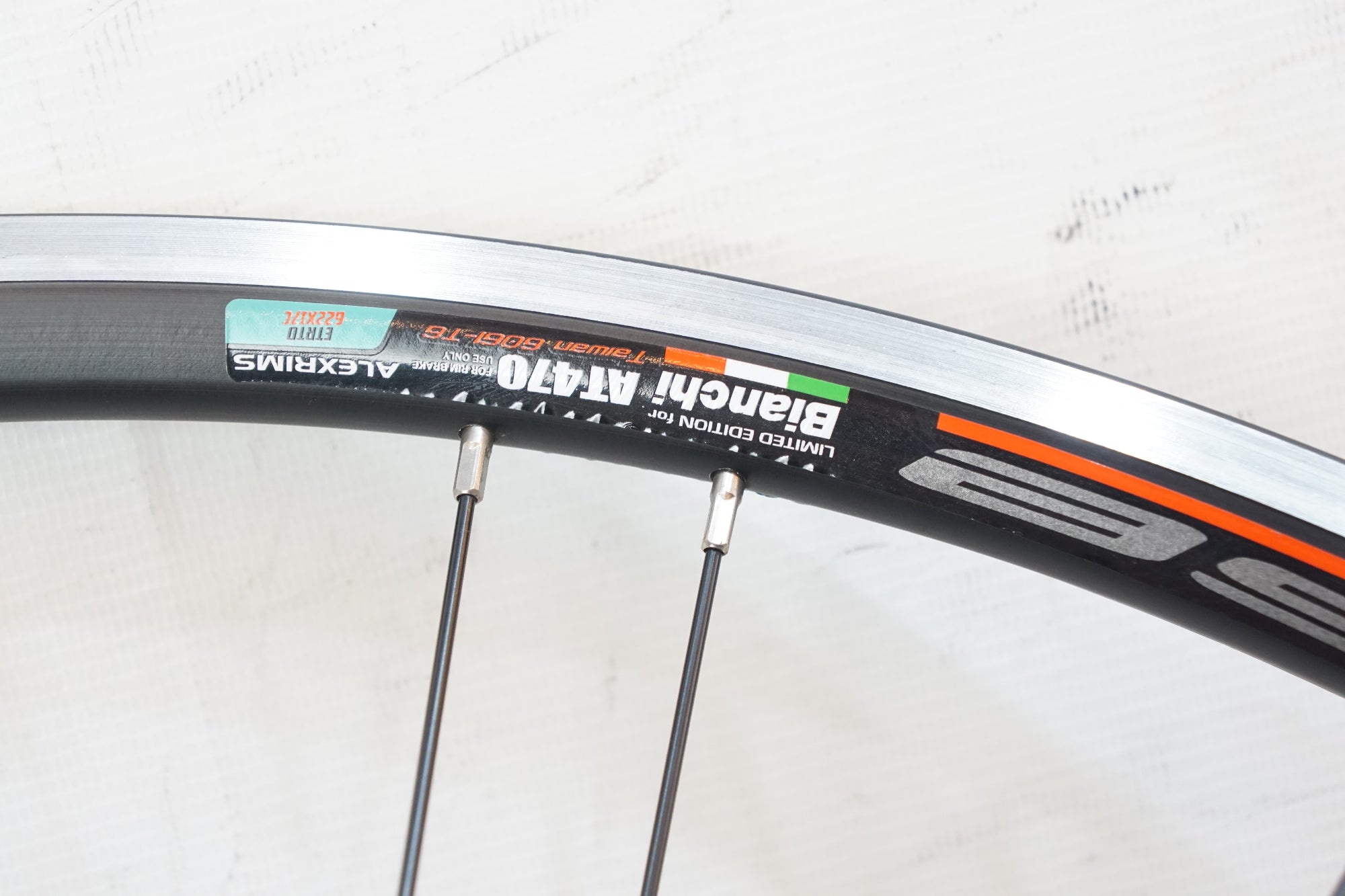 【Bianchiビアンキ】純正limitedホイール前輪◆貴重なカッコいい白リム BIANCHI 「ビアンキ」 純正 シマノ10速 ホイールセット / バイチャリ