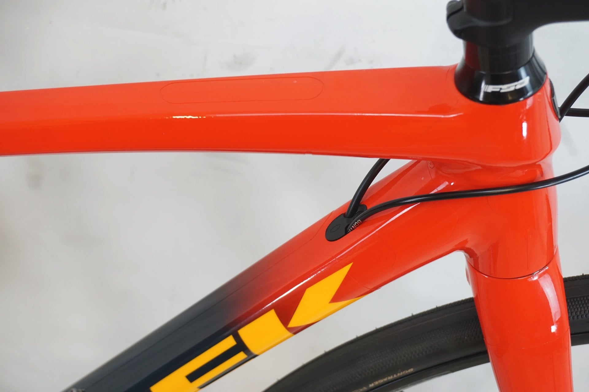 TREK 「トレック」 CROCKETT 2023年モデル ロードバイク / 有明
