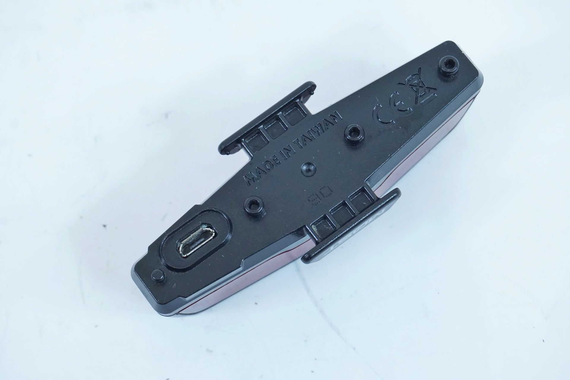 MOST 「モスト」 レッドエッジ リアライト / 有明ガーデン店