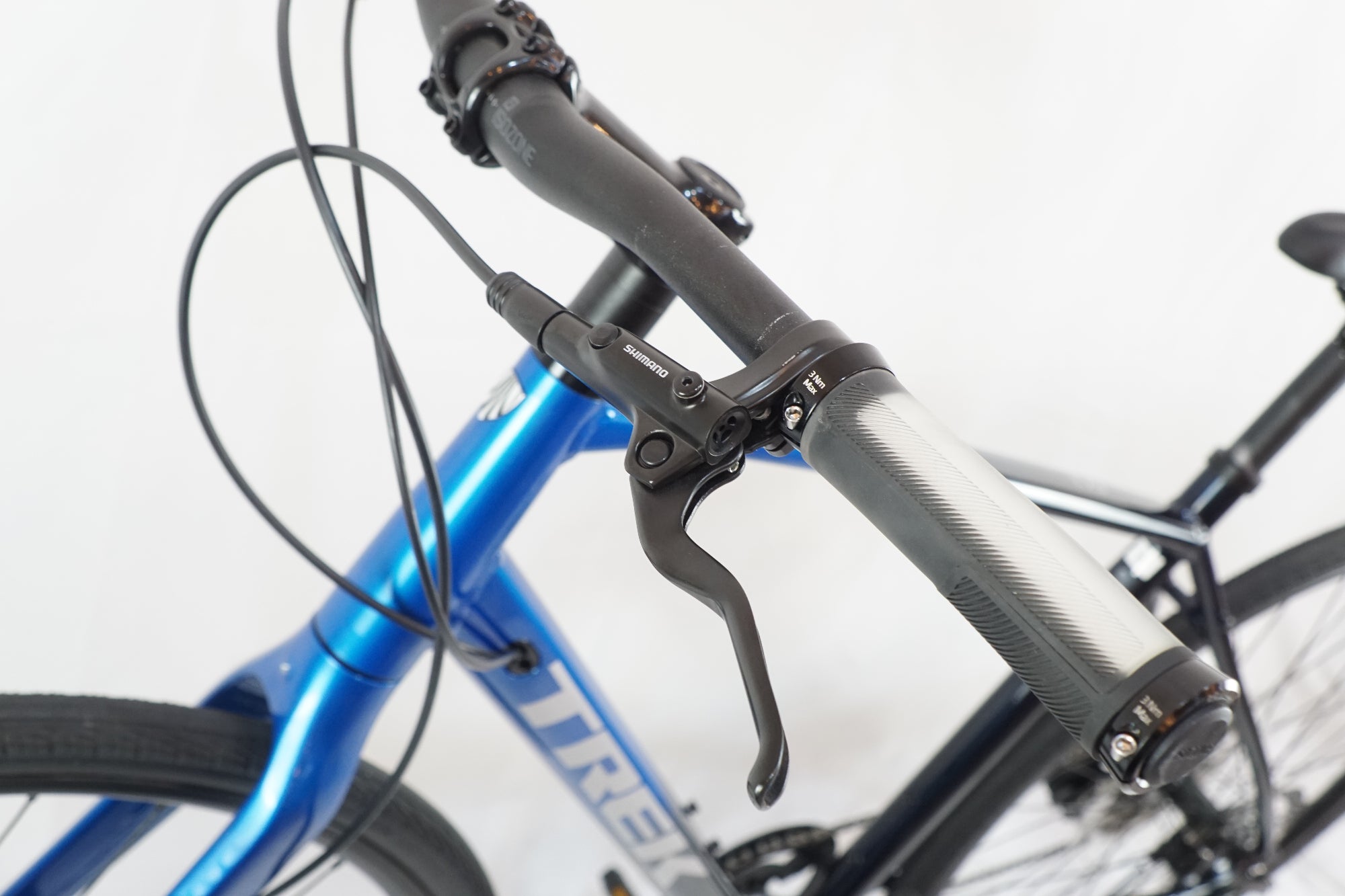 TREK 「トレック」 FX3 DISC 2023年モデル クロスバイク