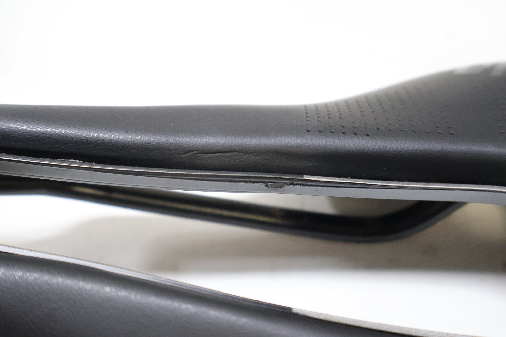 SELLE ITALIA 「セライタリア」 SLR BOOST SUPERFLOW S サドル / 高知店