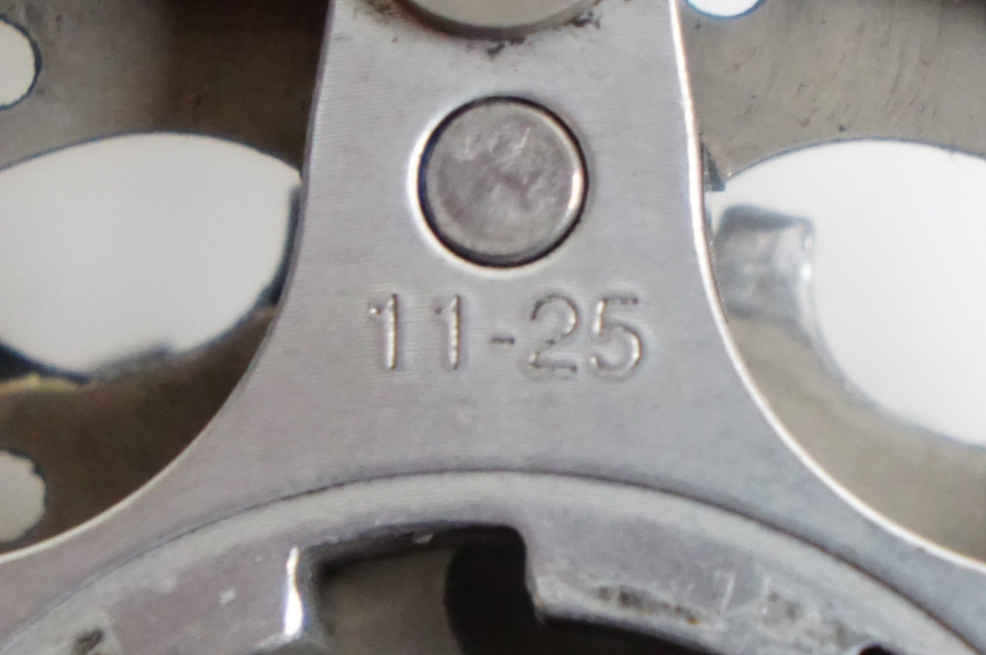 SHIMANO 「シマノ」 105 CS-5700 11-25T スプロケット / 熊谷本店