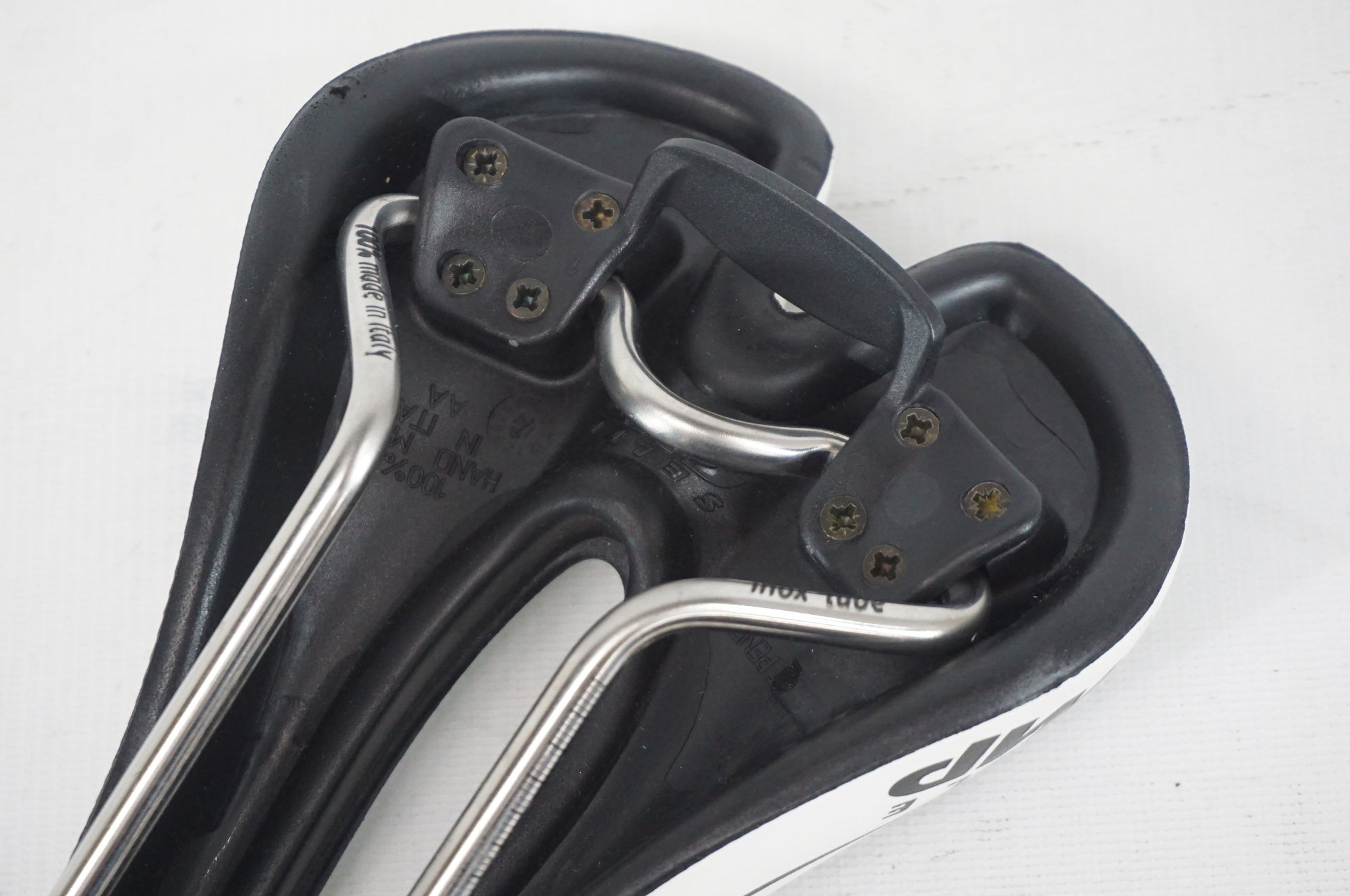 SELLE SMP 「セラエスエムピー」 HYBRID サドル / 阪急塚口店