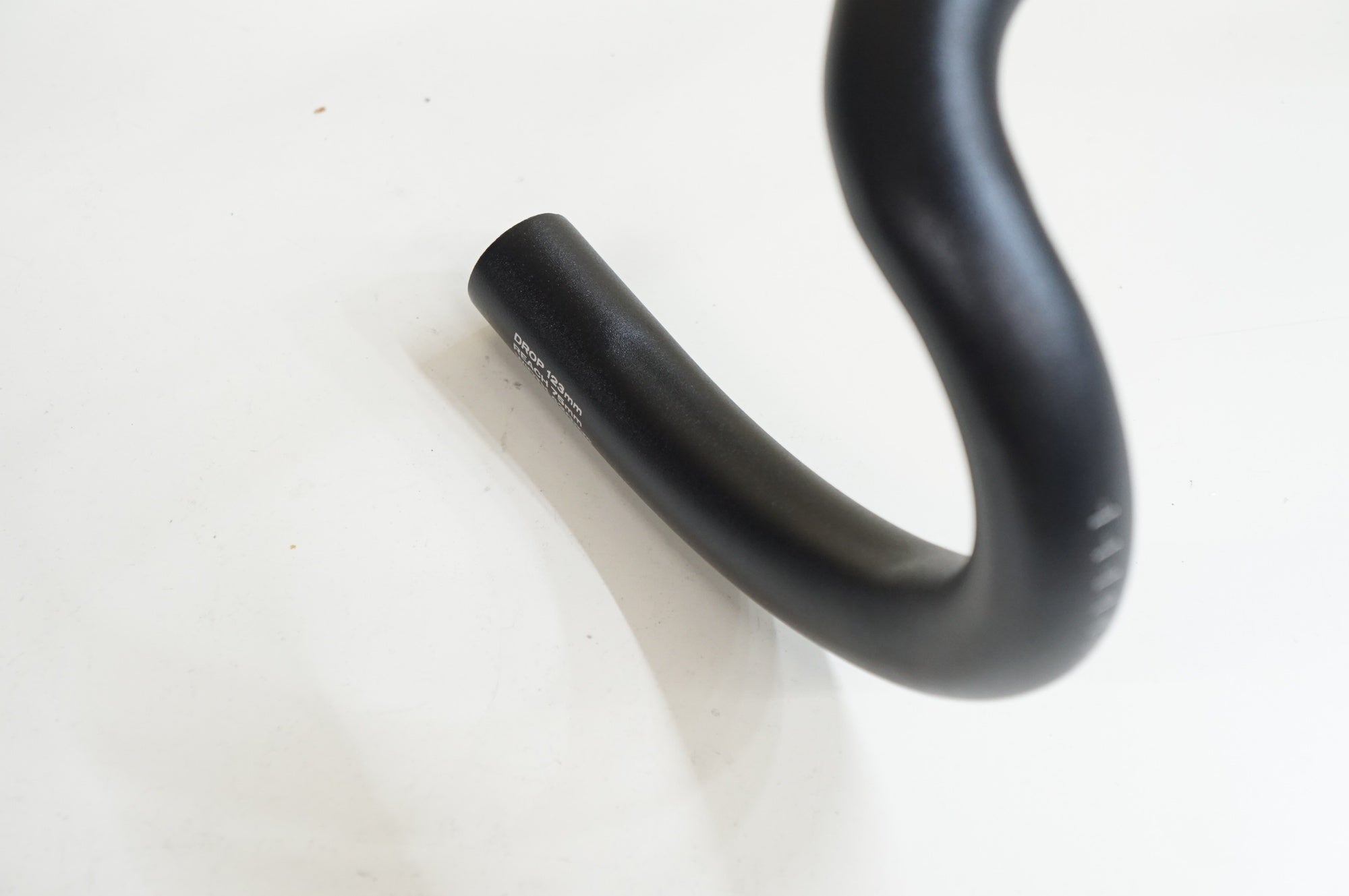 SPECIALIZED 「スペシャライズド」 SHALLOWBEND φ31.8 420mm ハンドル / 大宮店