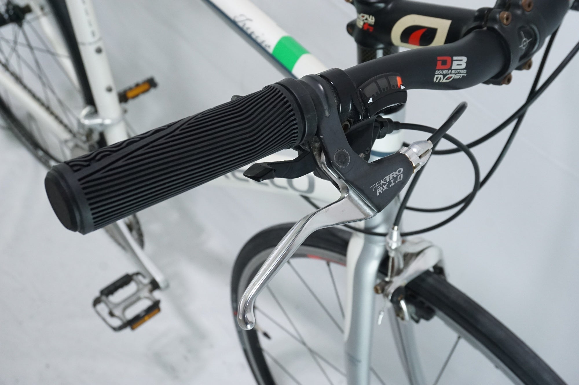 PINARELLO 「ピナレロ」 TREVISO 2011年モデル フラットバーロード / 中目黒店