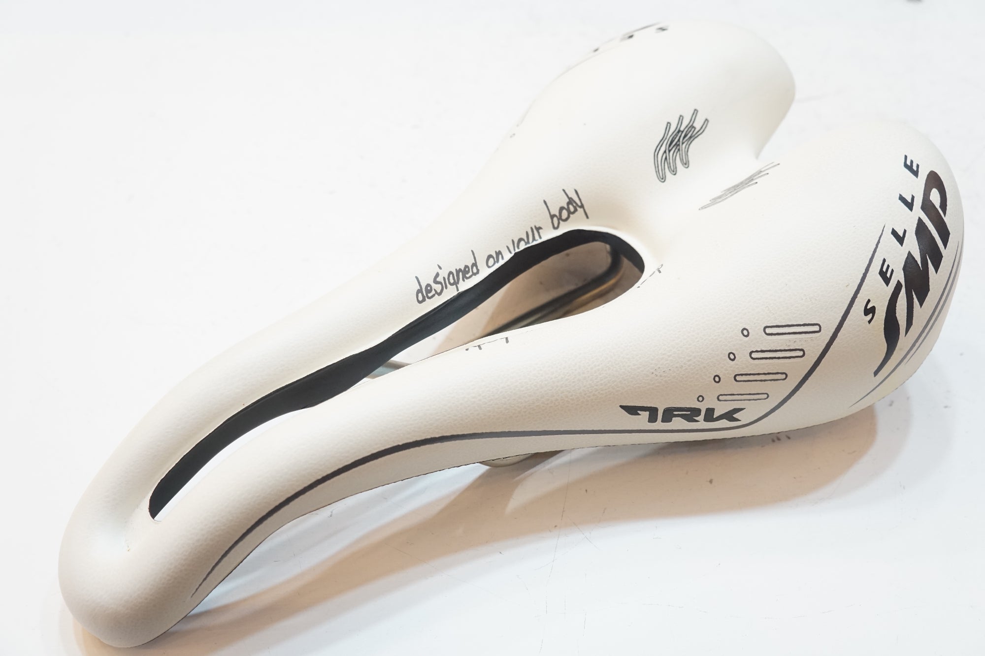 SELLE SMP 「セラ エスエムピー」 TRK サドル / バイチャリ浦和ベース