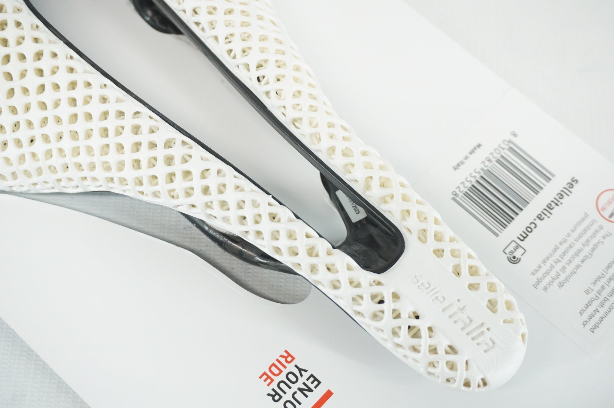 SELLE ITALIA 「セライタリア」 SLR BOOST 3D KIT CARBONIO SUPERFLOW LTD サドル / 阪急塚口店