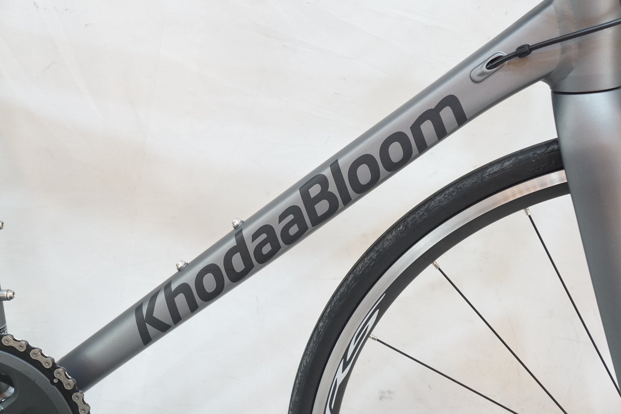 KHODAABLOOM 「コーダーブルーム」 FARNA TIAGRA 2025年モデル ロード