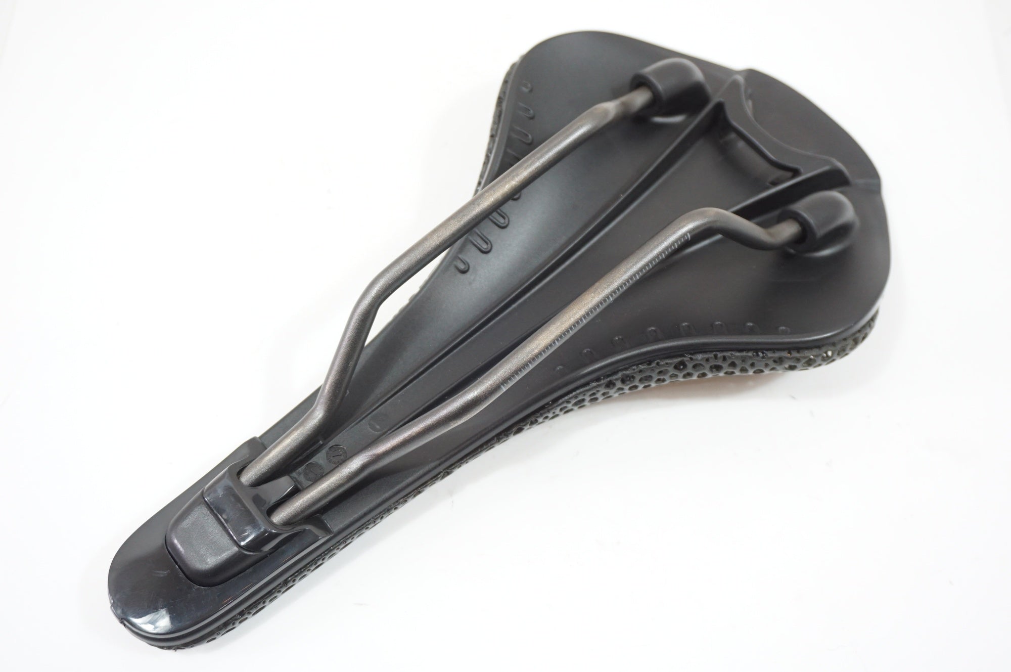 FIZIK 「フィジーク」 ANTARES VERSUS EVO R3 ADAPTIVE サドル