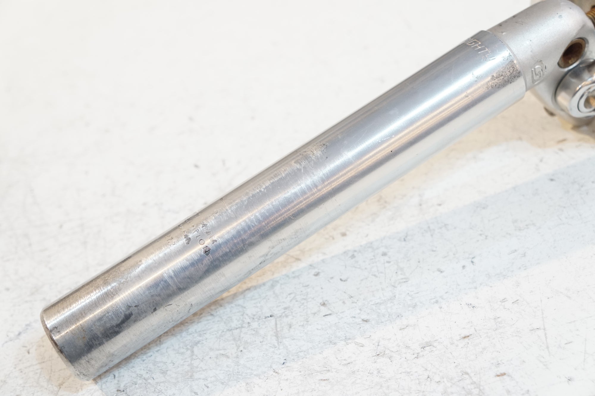 SUGINO 「スギノ」 MIGHTY NJS 205mm φ27.2 シートポスト / バイチャリ浦和ベース