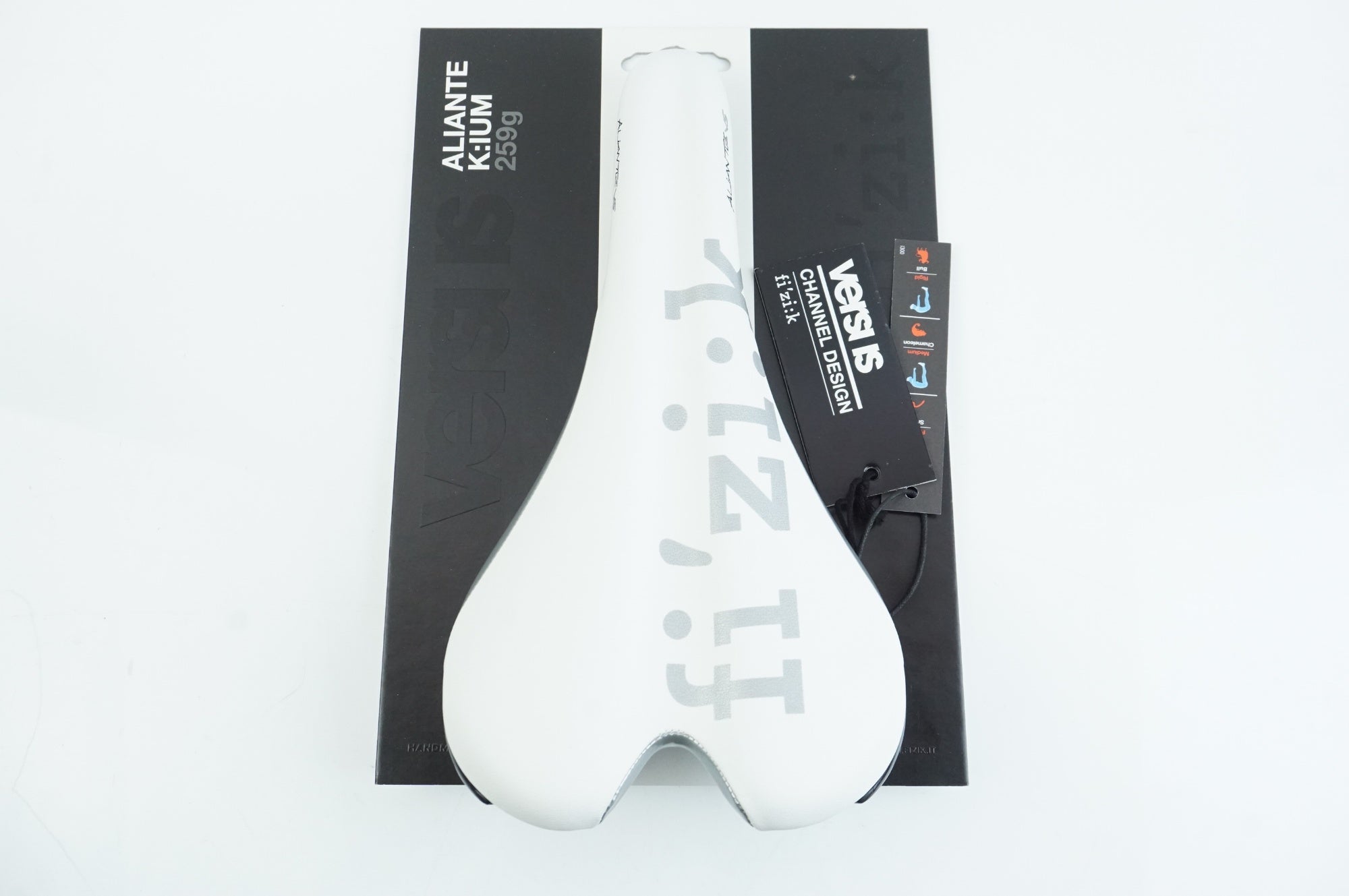 FIZIK 「フィジーク」 ALIANTE VERSUS K:IUM 259g サドル / 中目黒店