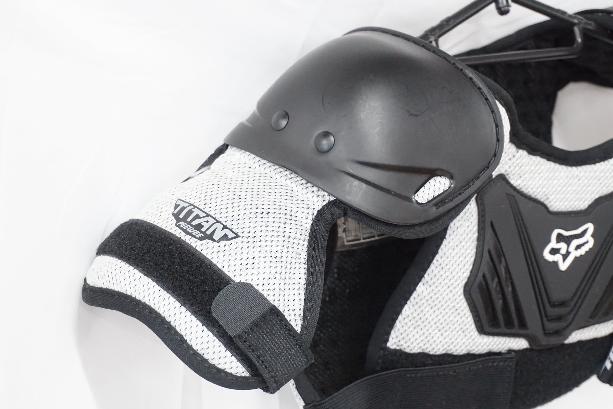 FOX 「フォックス」 PeeWee M-Lサイズ タイタンルーストデフレクター / 奈良店