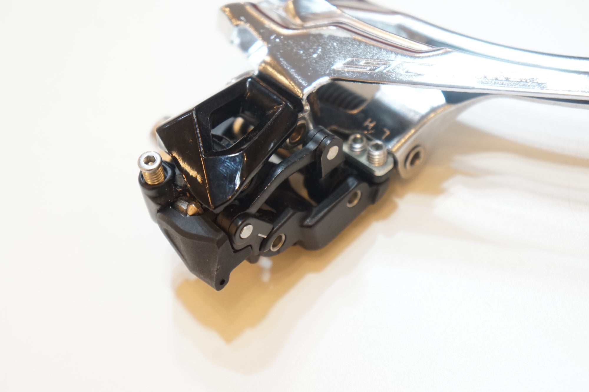 SHIMANO 「シマノ」 105 FD-R7000 フロントディレイラー / バイチャリ浦和ベース