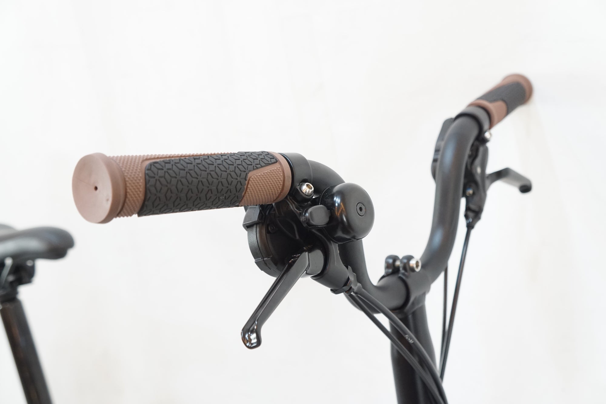 BROMPTON 「ブロンプトン」 CLINE EXPLORE WITH RACK MID BAR 2023年モデル 16インチ 折りたたみ自転車 / バイチャリ浦和ベース