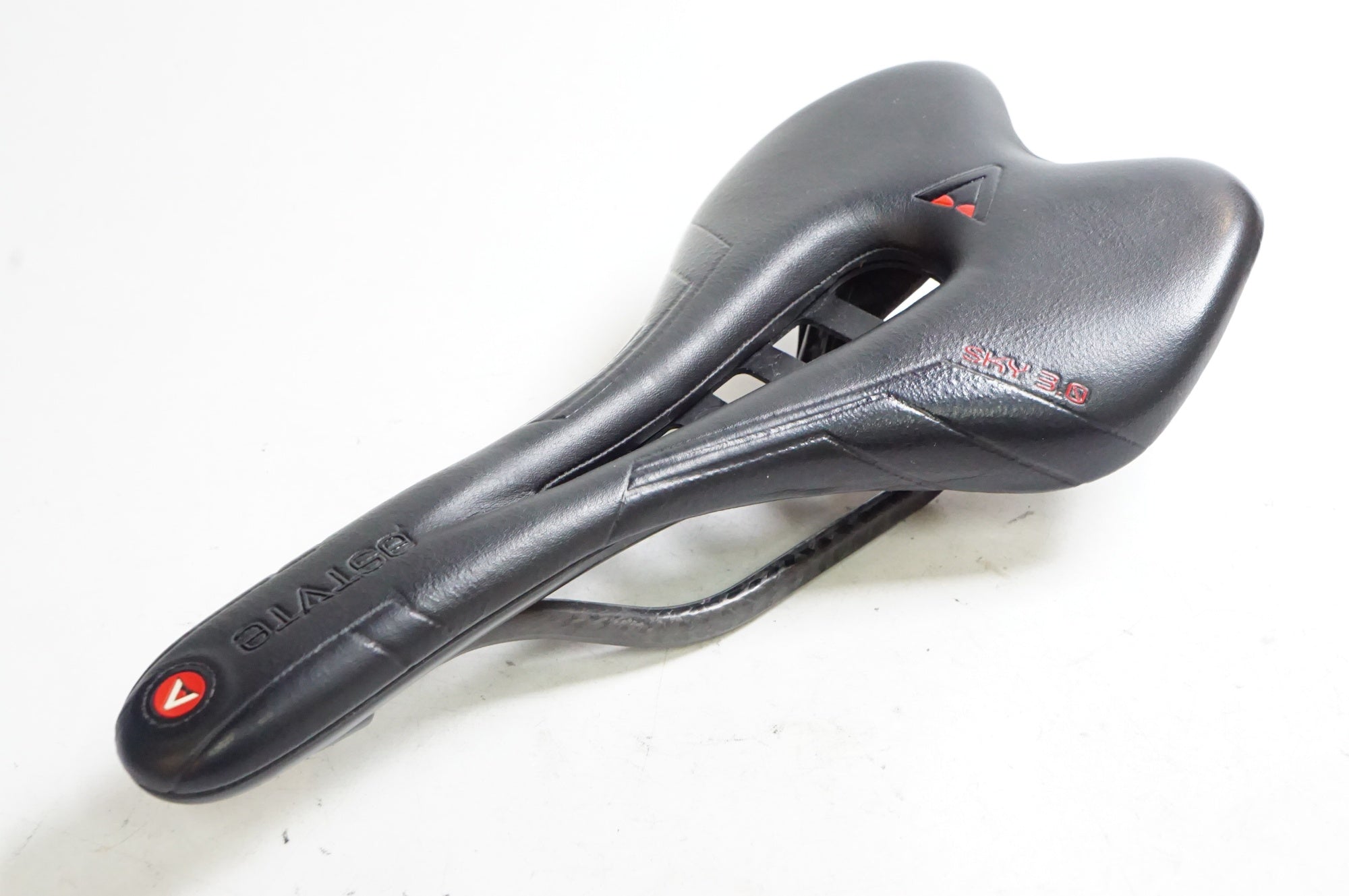 ASTUTE 「アスチュート」 SKY3.0 CARBON サドル / 熊谷本店