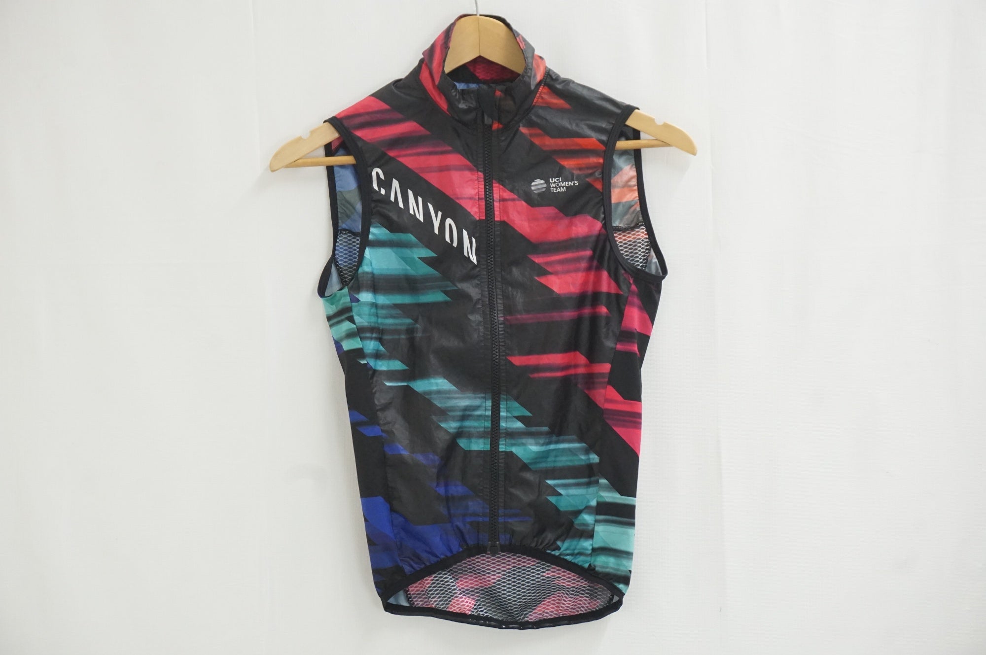 RAPHA 「ラファ」 CANYON SRAM WIND BEST サイズ不明 ベスト / 福岡アイランドシティ店