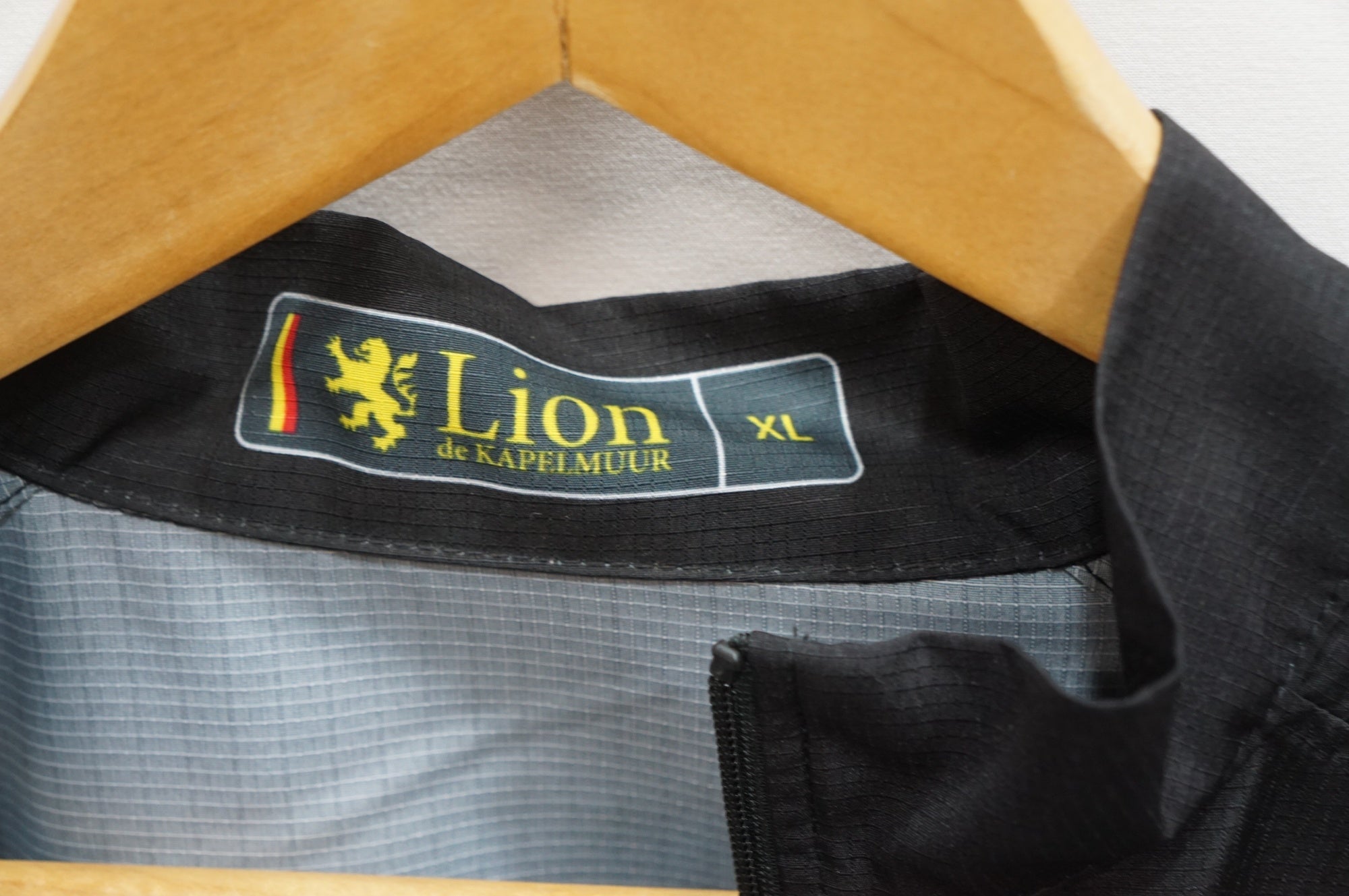 LION DEKAPELMUUR 「リオン デ カペルミュール」 XLサイズ ウインドブレイカー / 大宮店