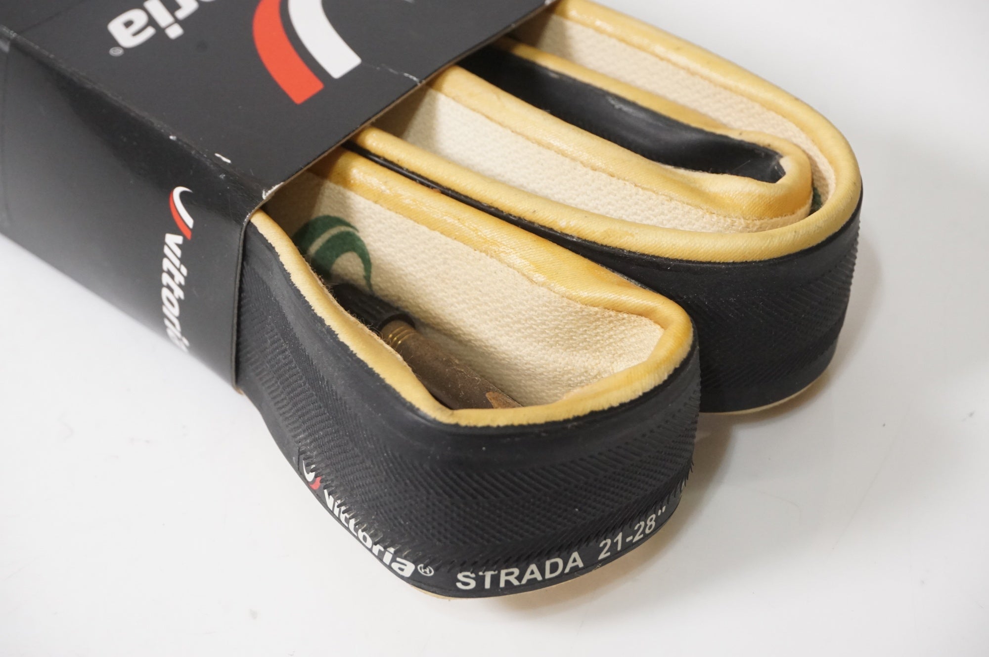 vittoria strada 28in×21mm チューブラー 未使用長期保管 vittoria strada 28in×21mm チューブラー 未使用長期保管