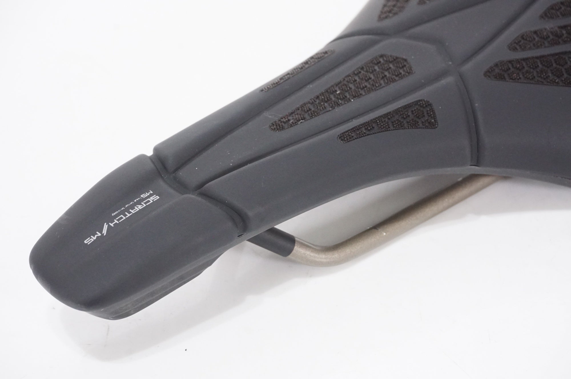 PROLOGO 「プロロゴ」 SCRATCH MS サドル / AKIBA店