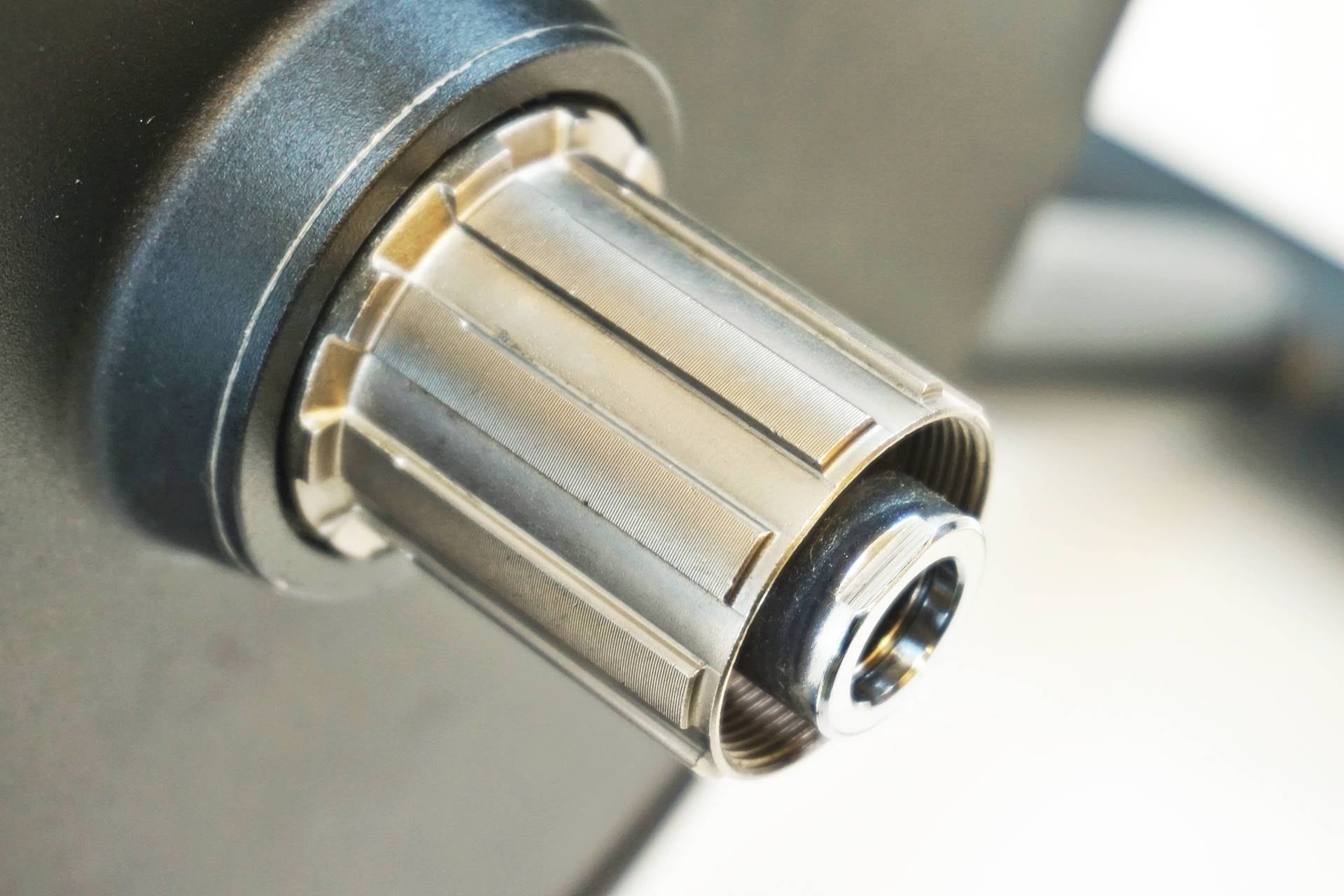 WAHOO 「ワフー」 KICKR CORE WF123 サイクルトレーナー / 有明ガーデン店