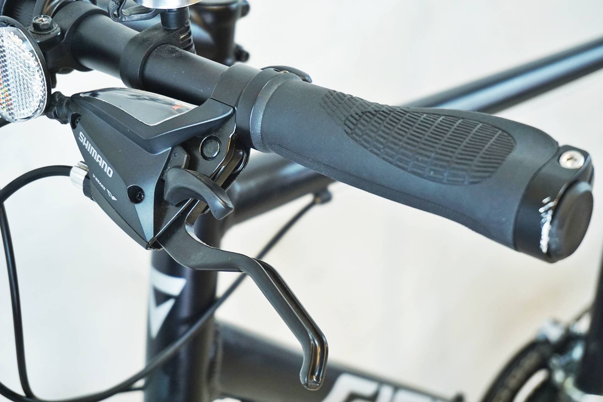 送料無料GIANTクロスバイク ESCAPE R3 M SHIMANO 24速 送料無料GIANTクロスバイク ESCAPE R3 M SHIMANO 24速