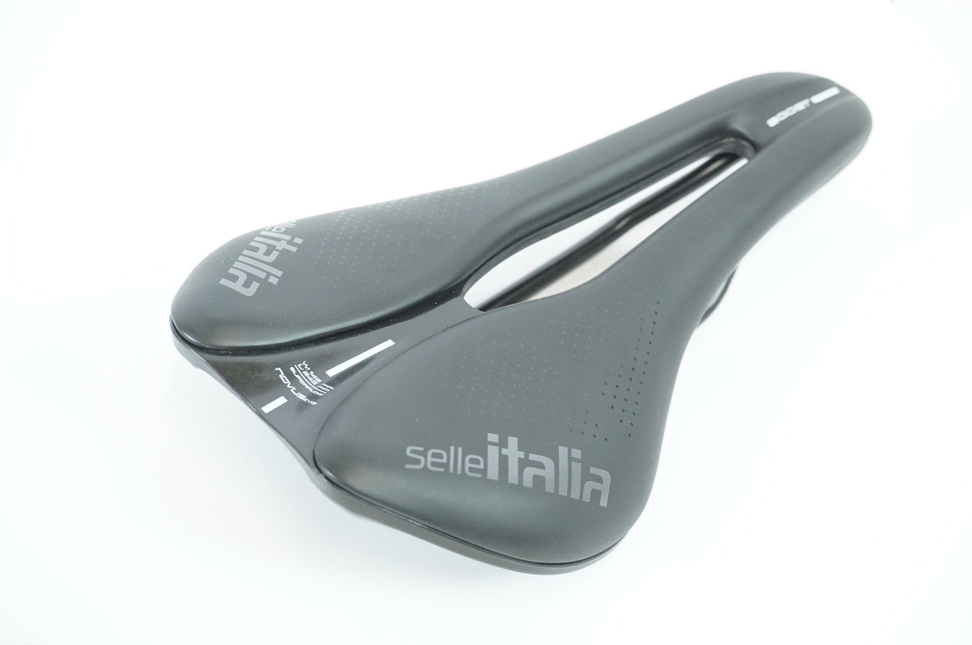 SELLE ITALIA 「セライタリア」 NOVUS BOOST EVO SUPERFLOW サドル
