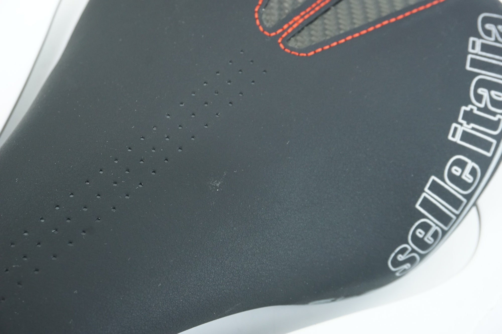 SELLE ITALIA 「セライタリア」 SLR KIT CARBONIO サドル / 中目黒店