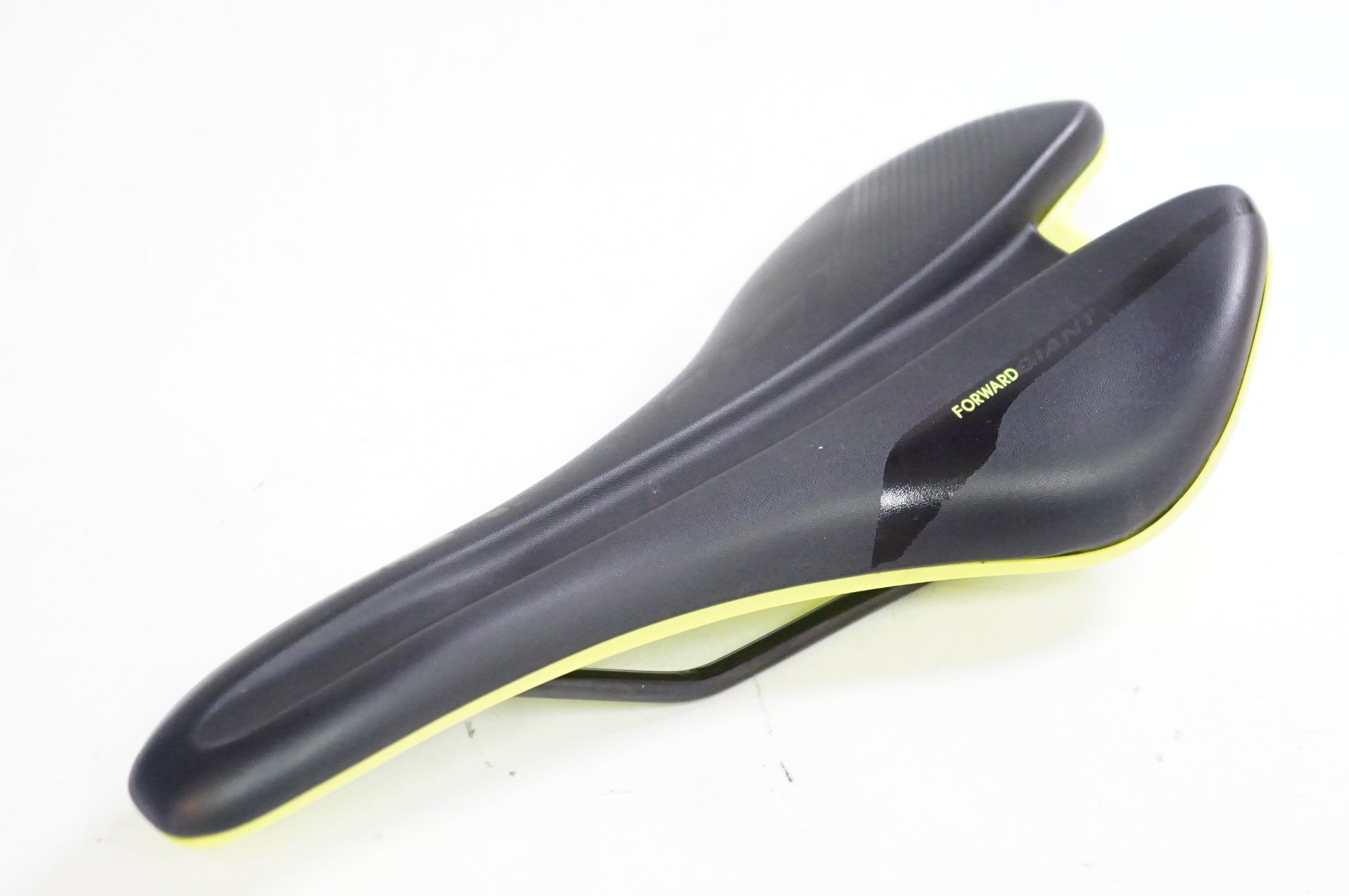 GIANT 「ジャイアント」 CONTACT FORWARD サドル / 熊谷本店