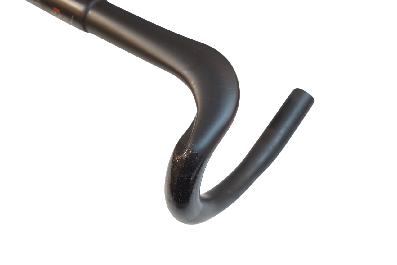 ONEBYESU 「ワンバイエス」 J-CARBON VDS NEXT φ31.8 400mm ハンドル