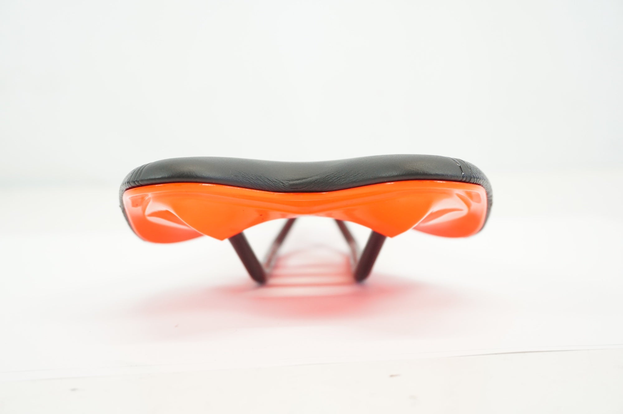 ASTVTE 「アスチュート」 SKYLINE VT サドル / 宇都宮店